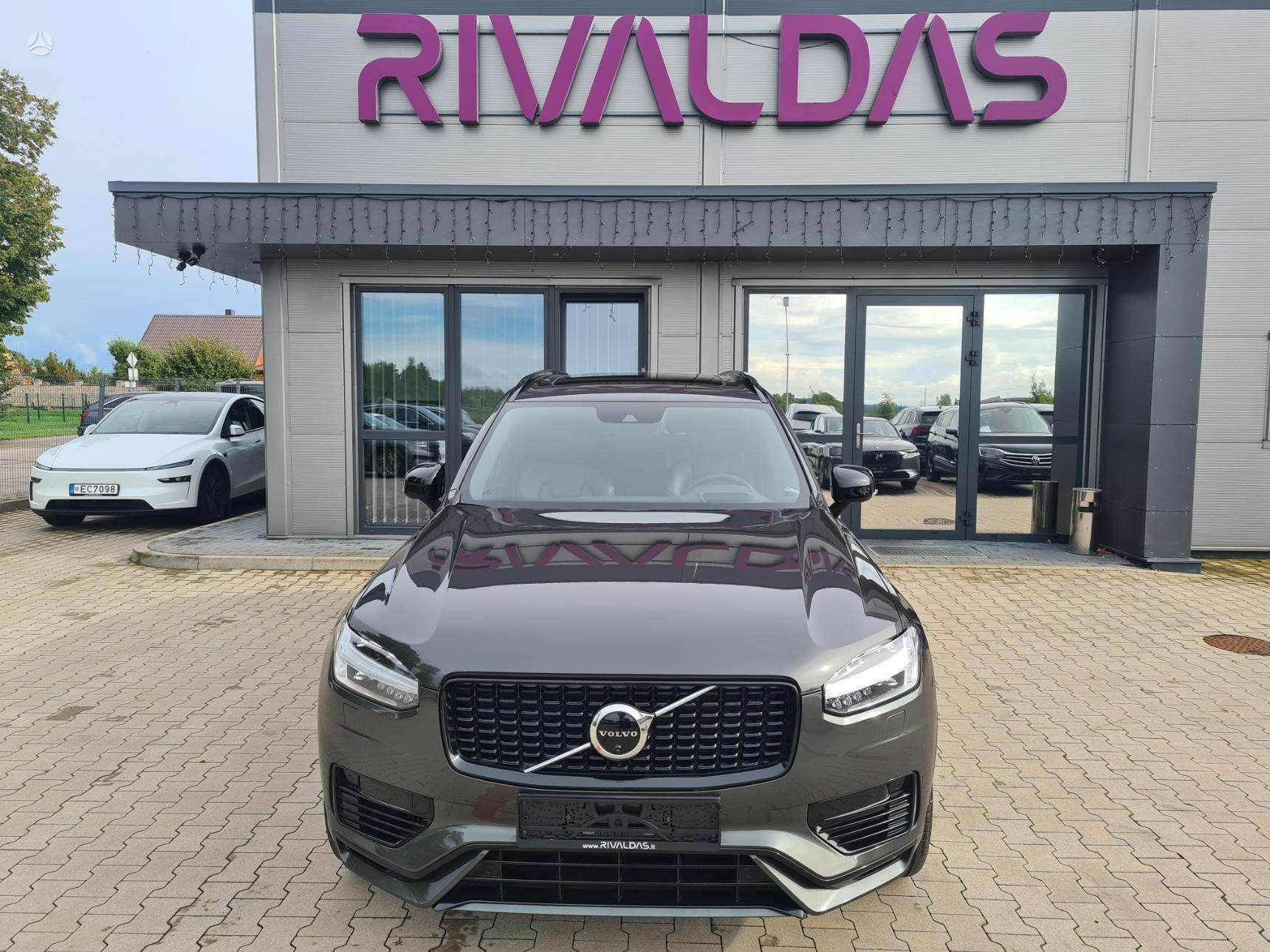 Volvo XC90.