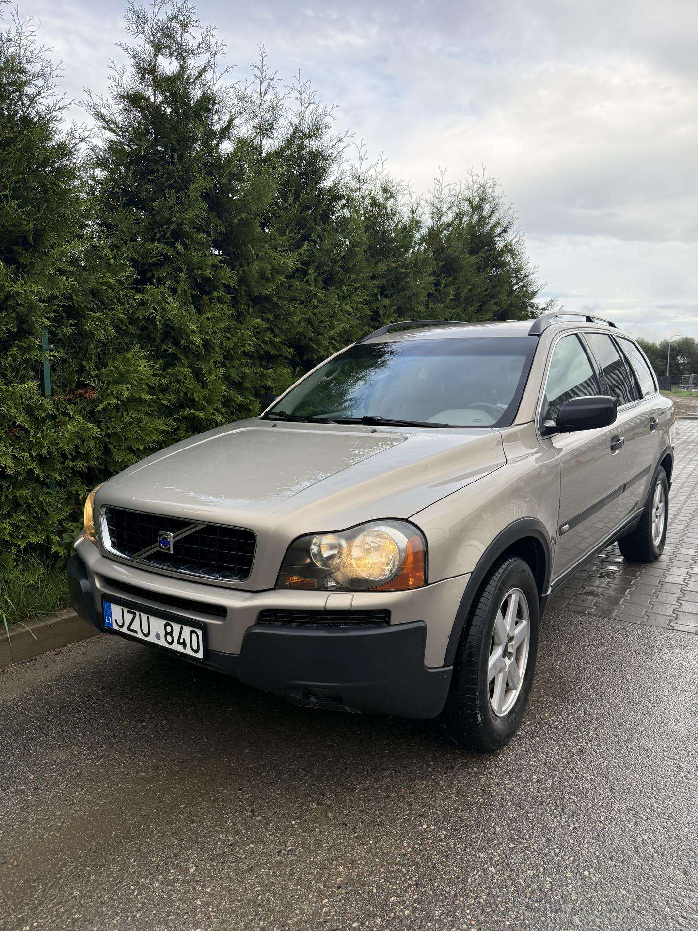 Volvo XC90.
