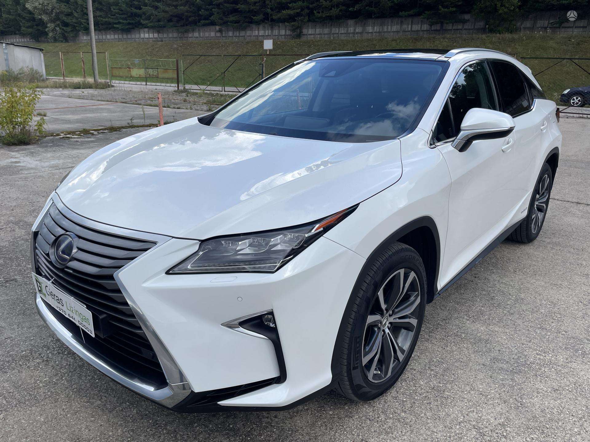 Lexus RX 450h.