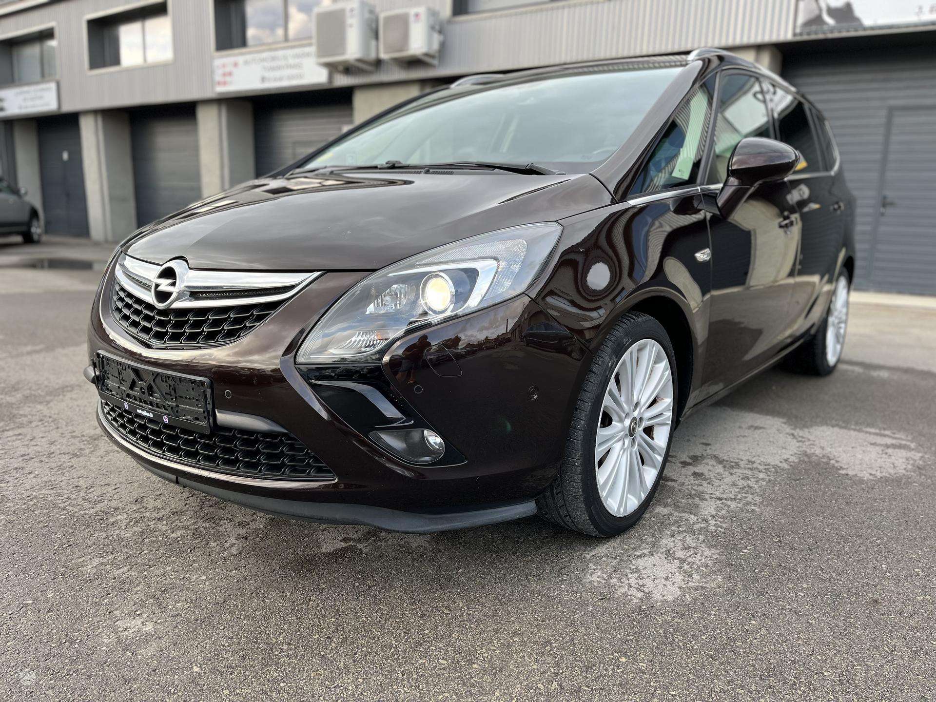 Opel Zafira Tourer.