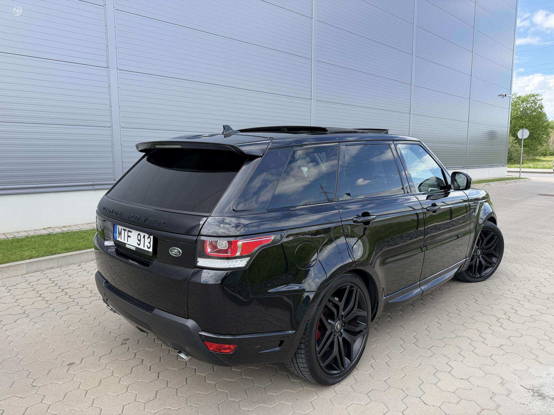 Land Rover Range Rover Sport.