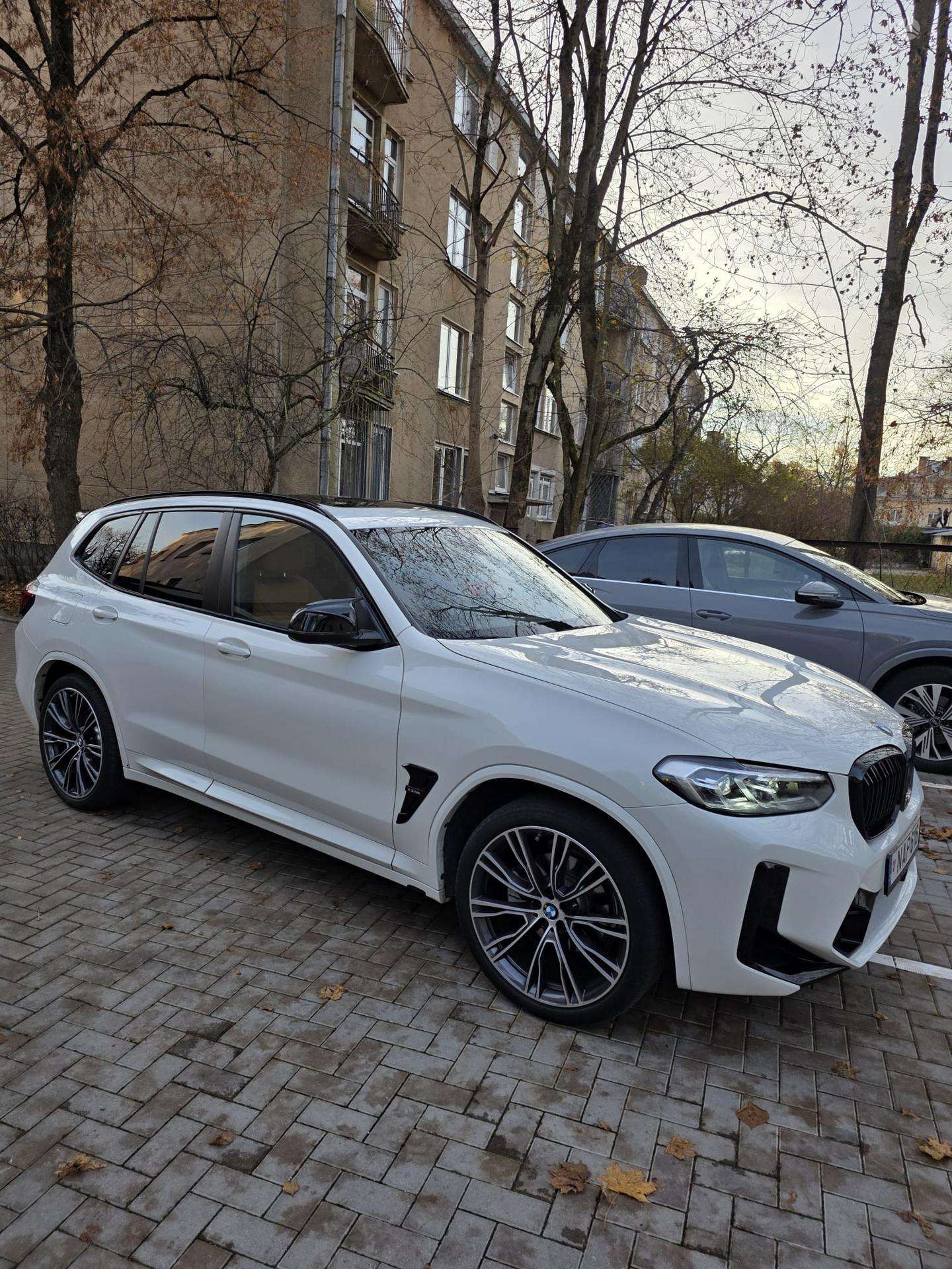 BMW X3.