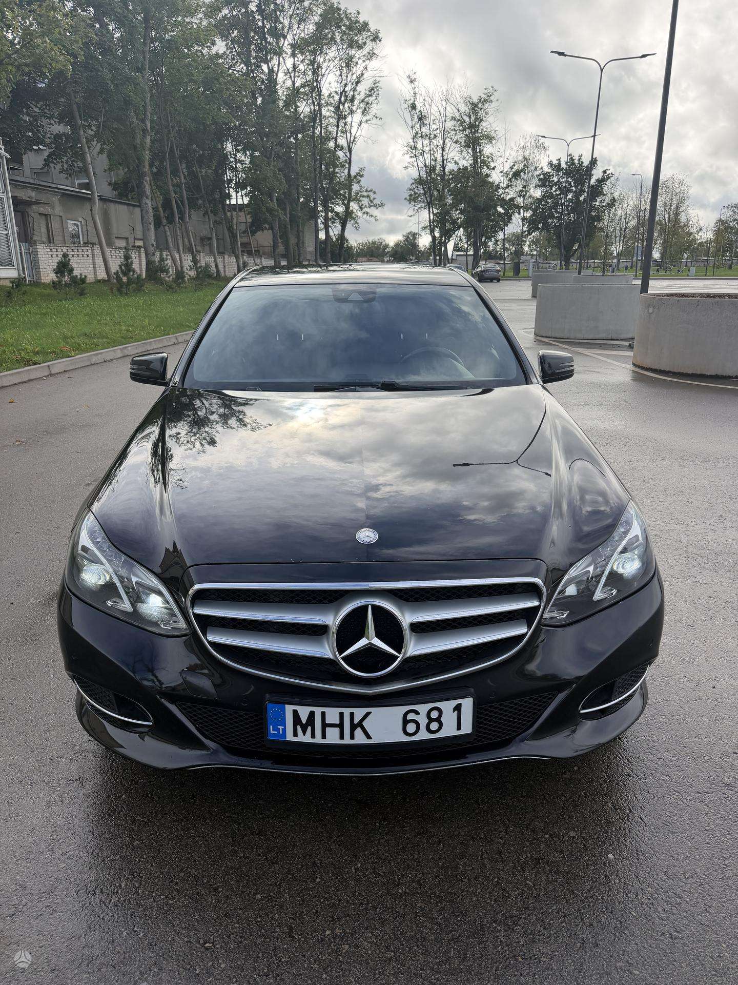 Mercedes-Benz E200.