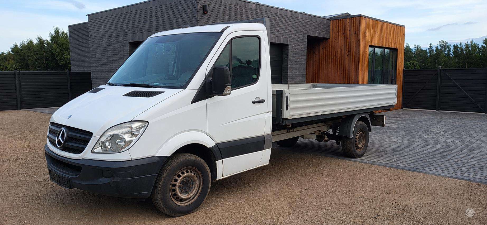 Mercedes-Benz Sprinter.