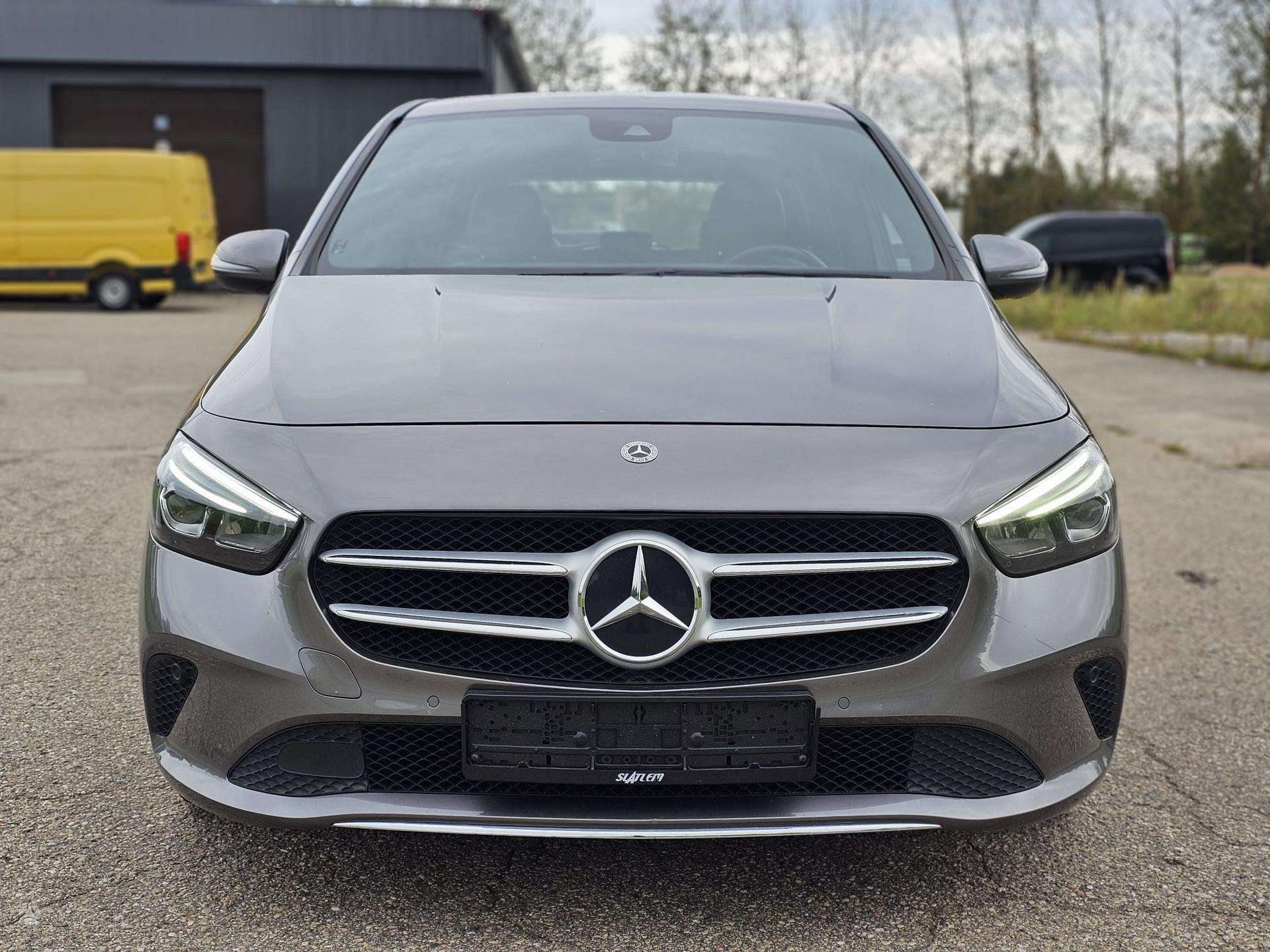 Mercedes-Benz B180
