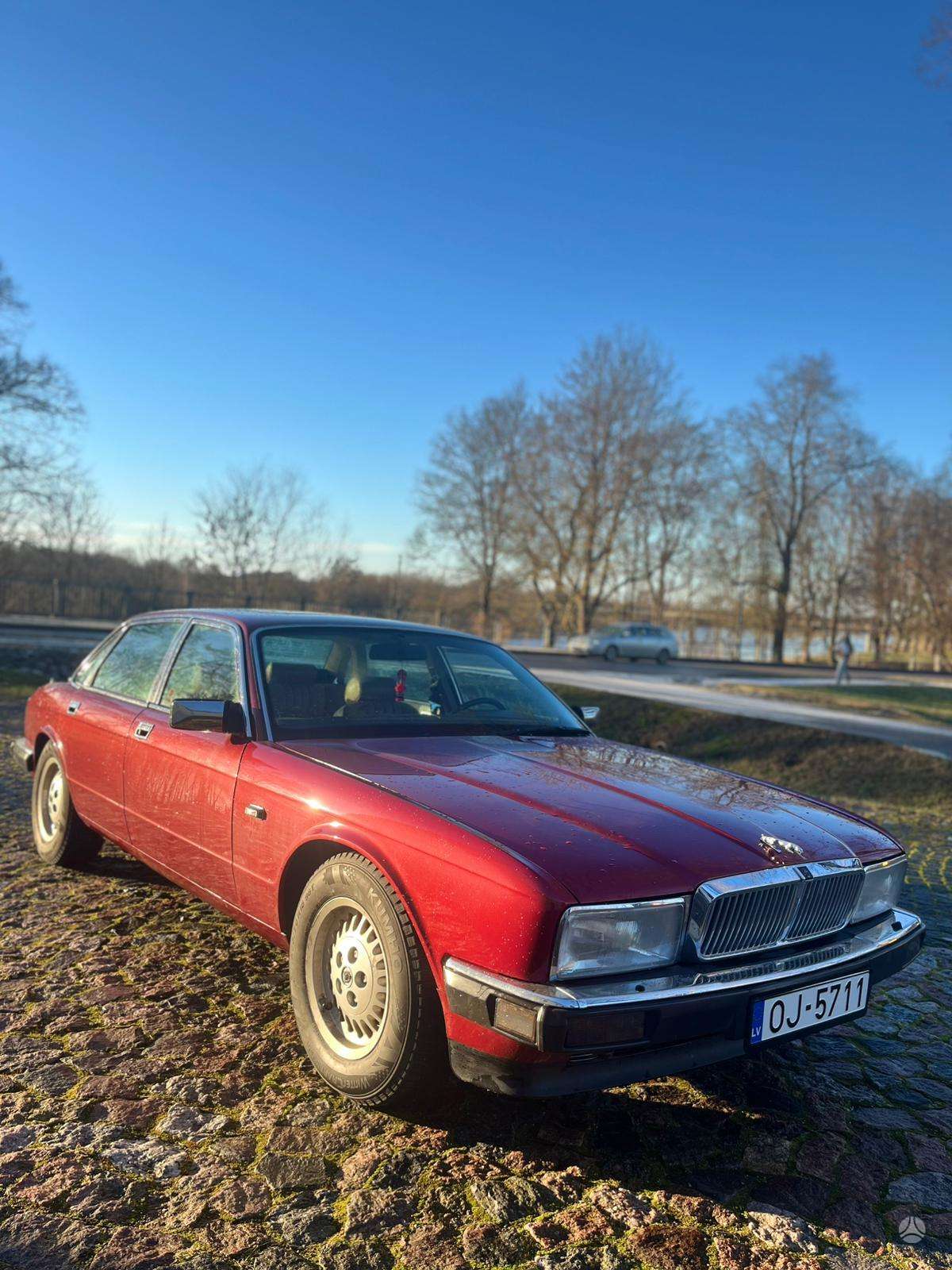 Jaguar XJ40
