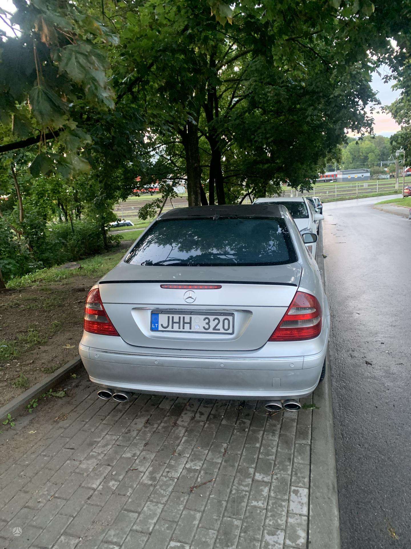 Mercedes-Benz E320