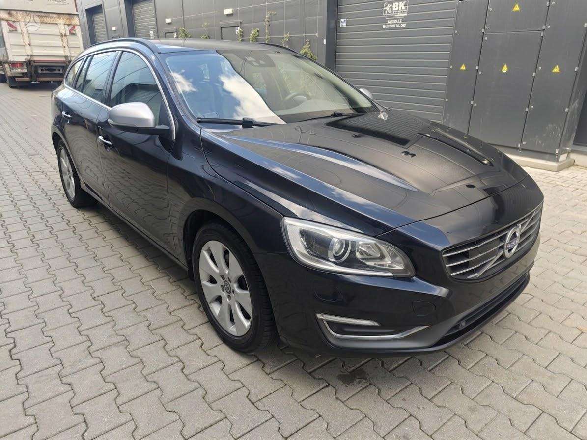 Volvo V60.