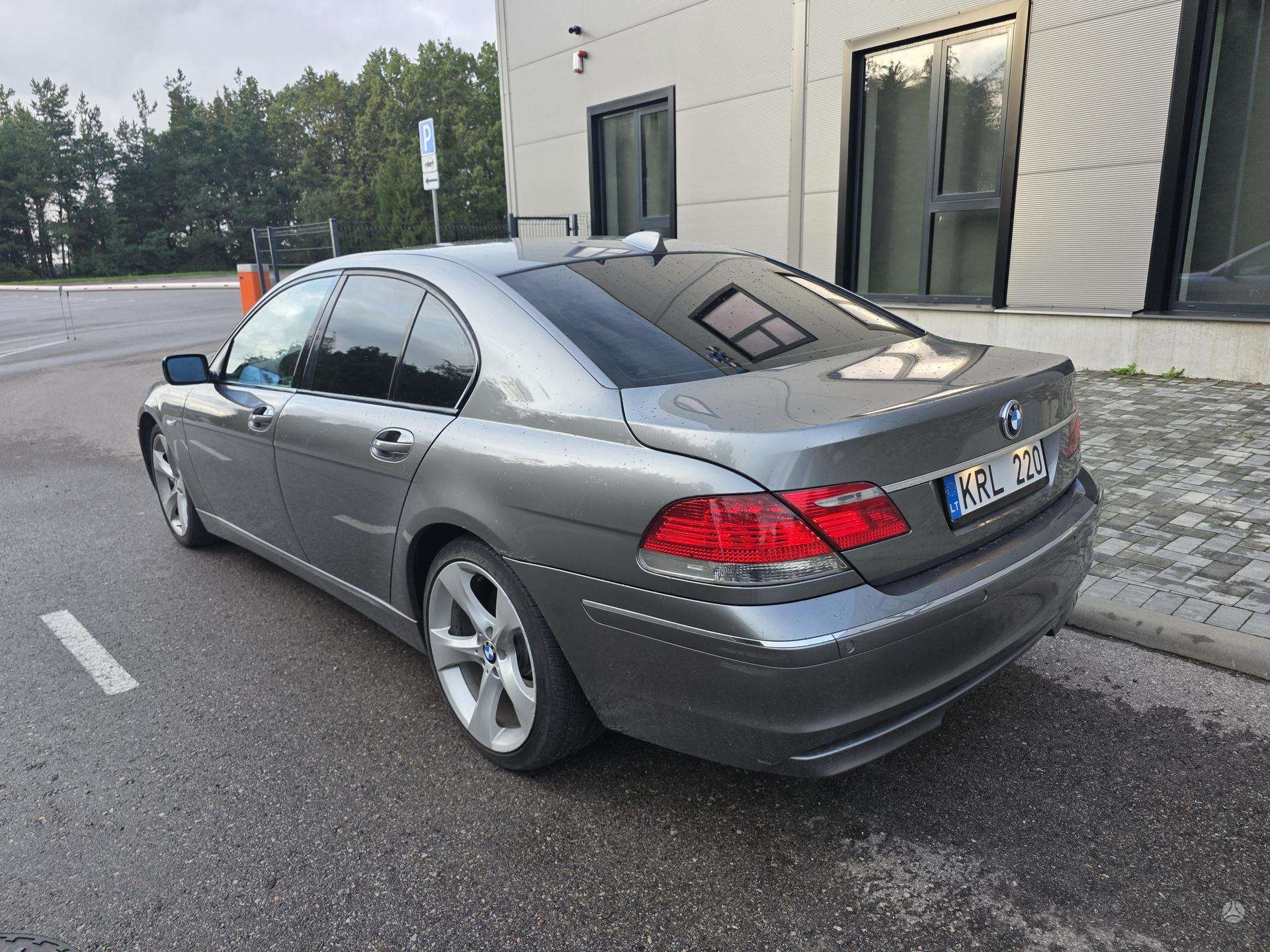 BMW 745