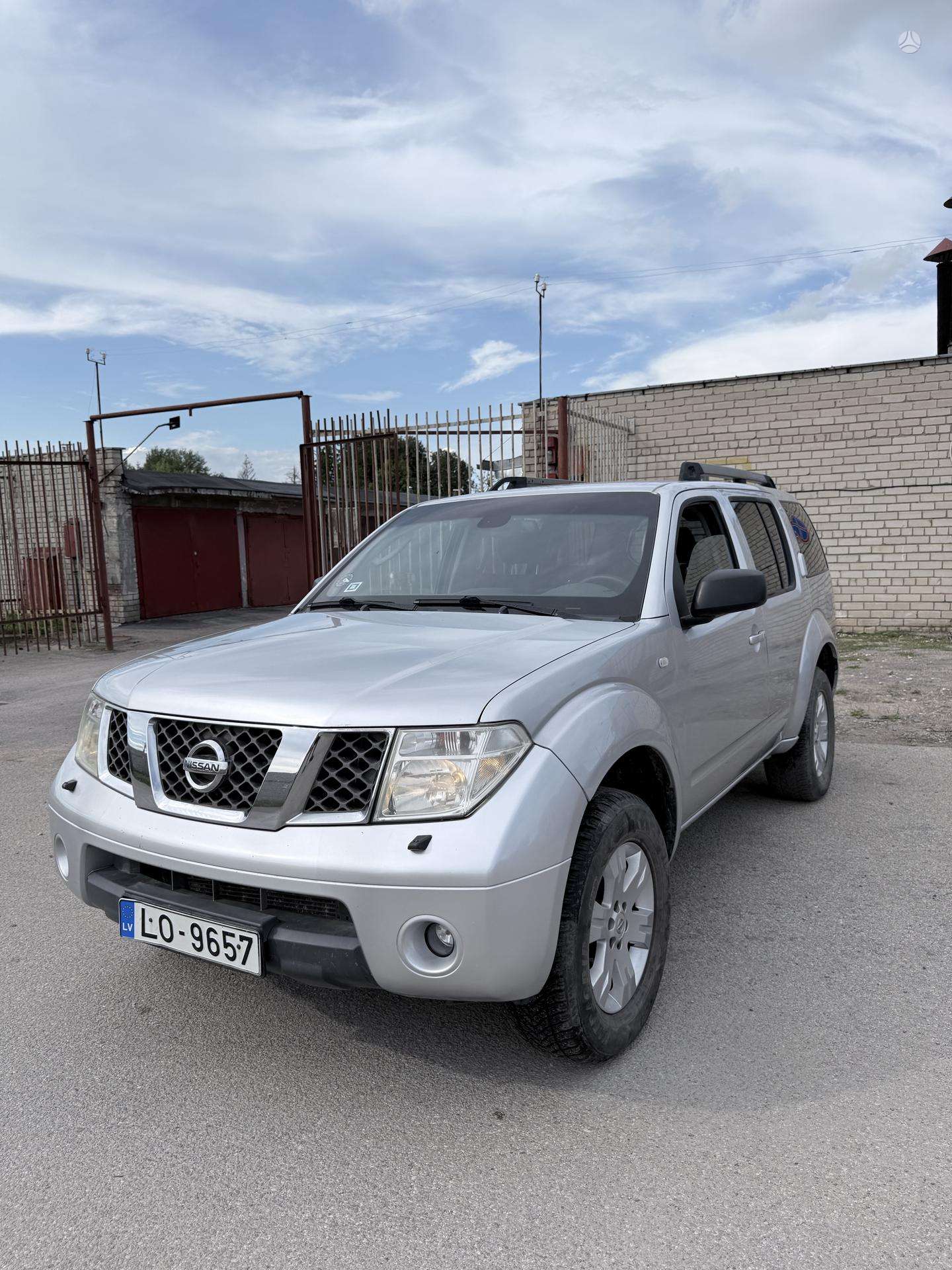 Nissan Pathfinder.
