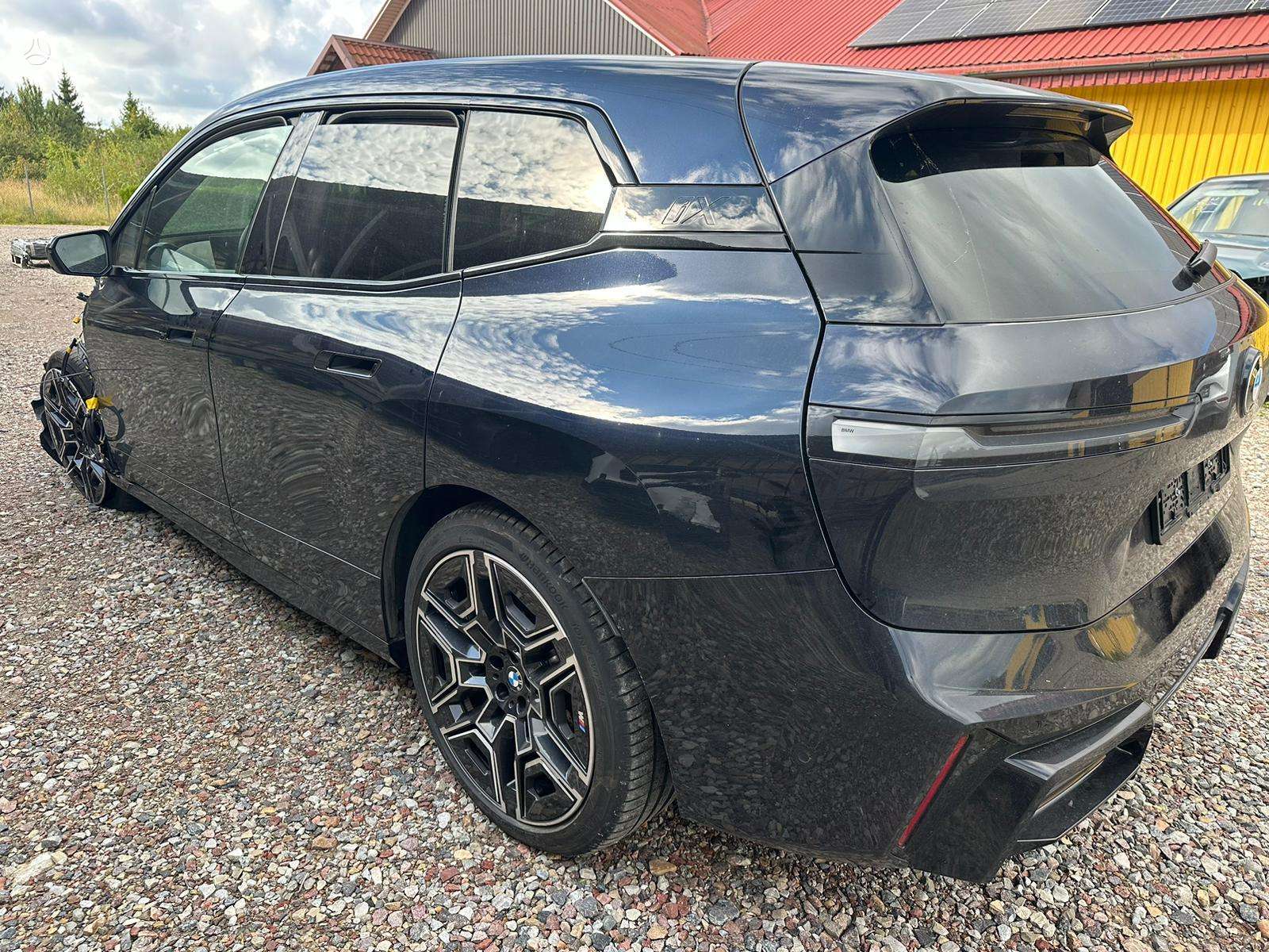BMW iX