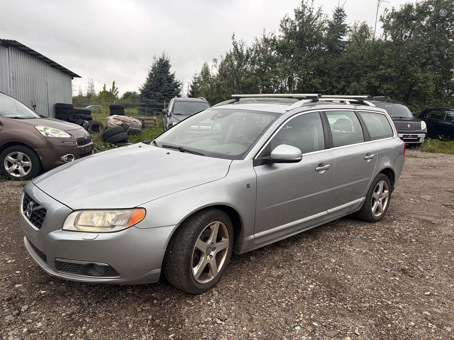 Volvo V70.
