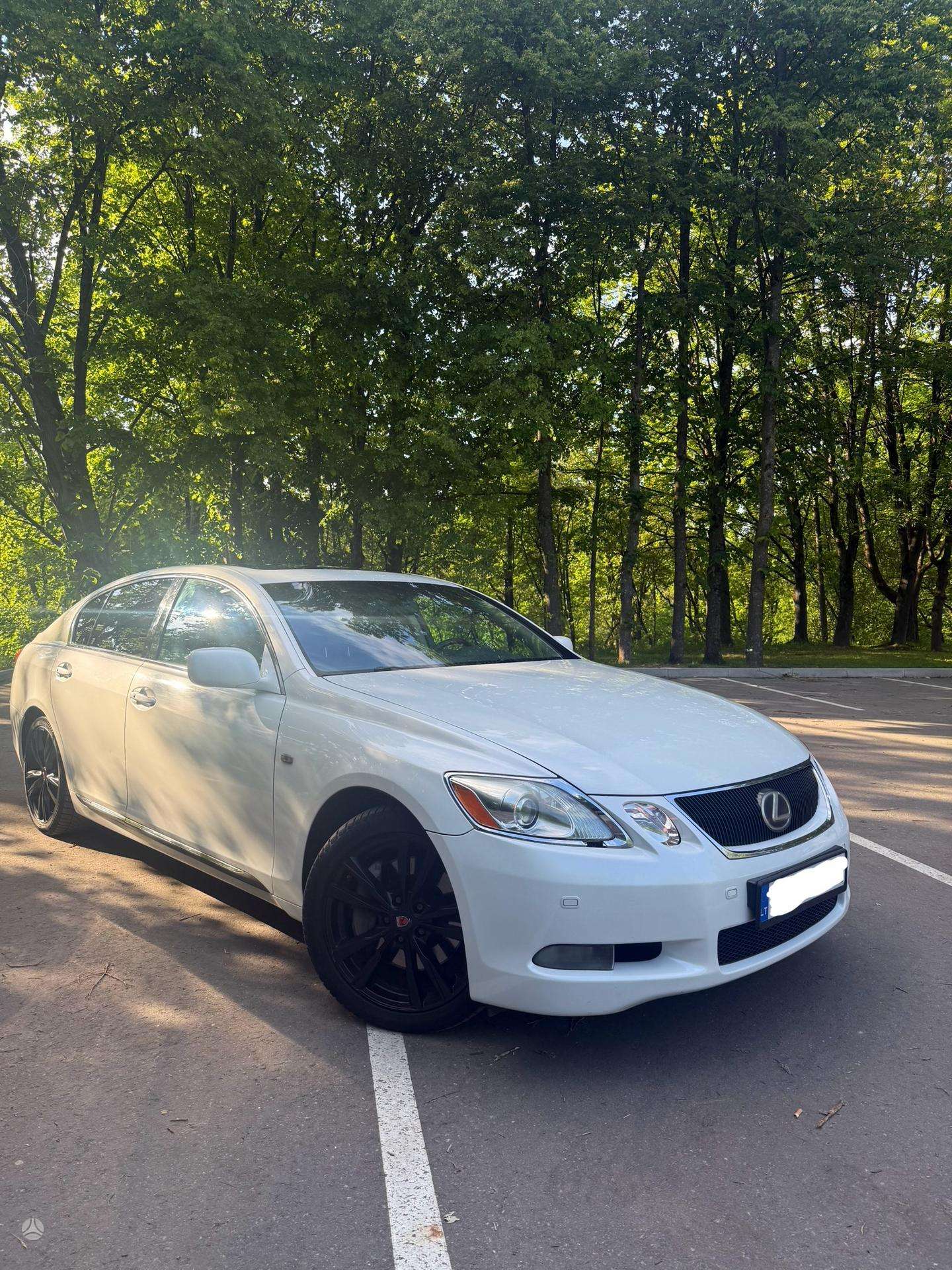 Lexus GS 450h.
