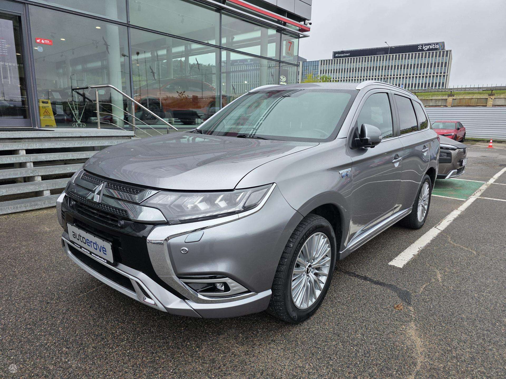 Mitsubishi Outlander.
