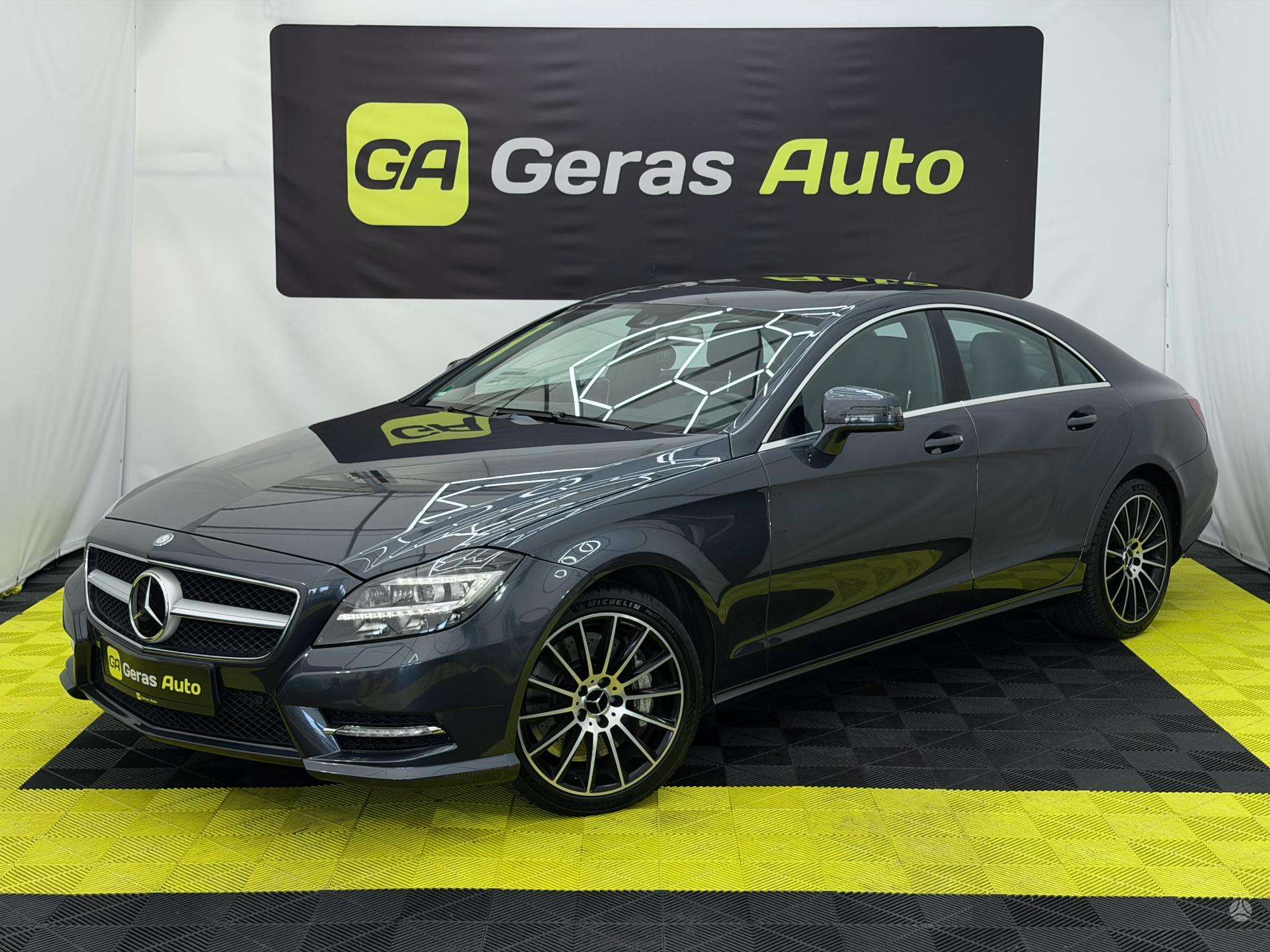 Mercedes-Benz CLS500.