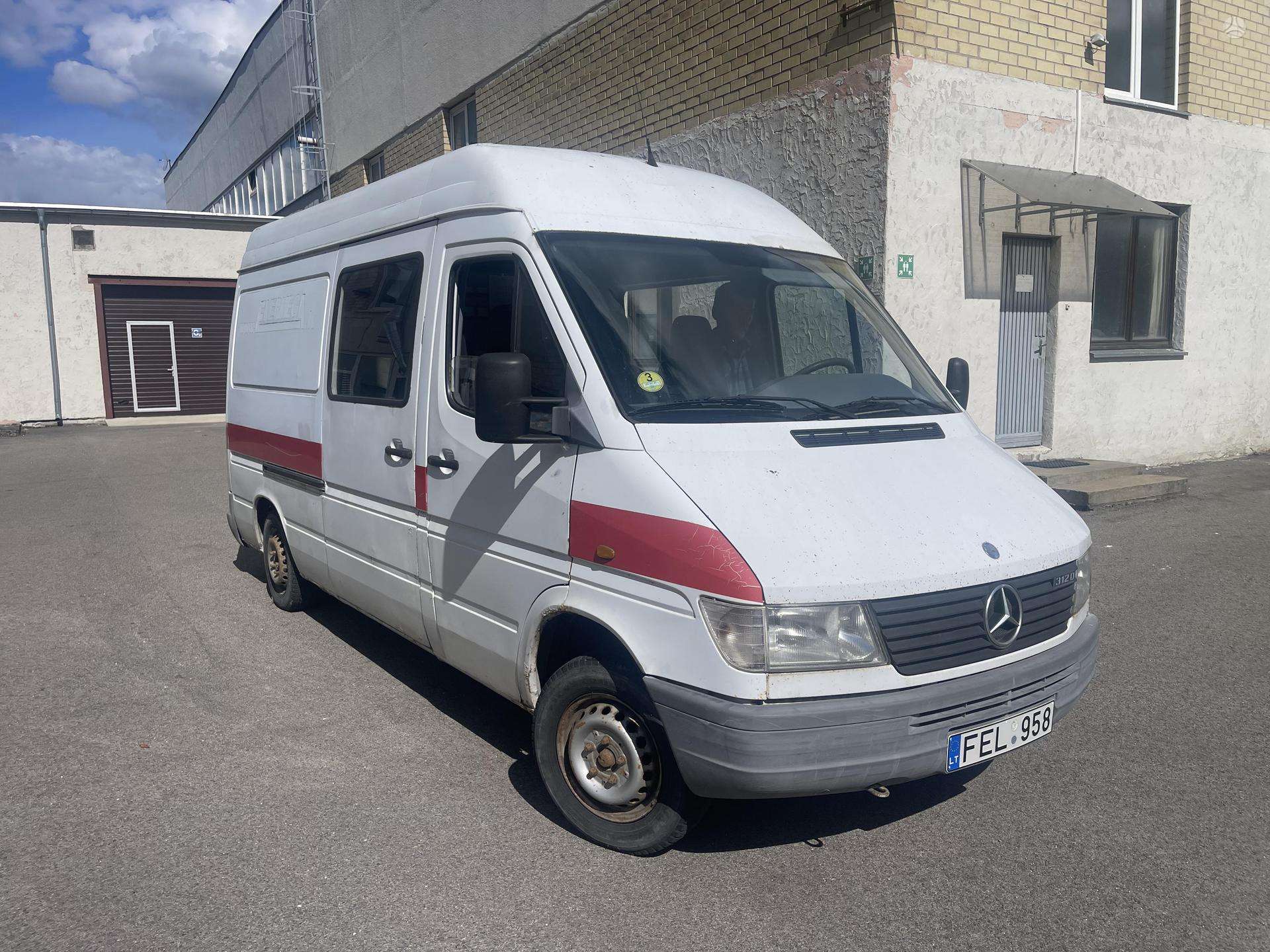 Mercedes-Benz Sprinter.
