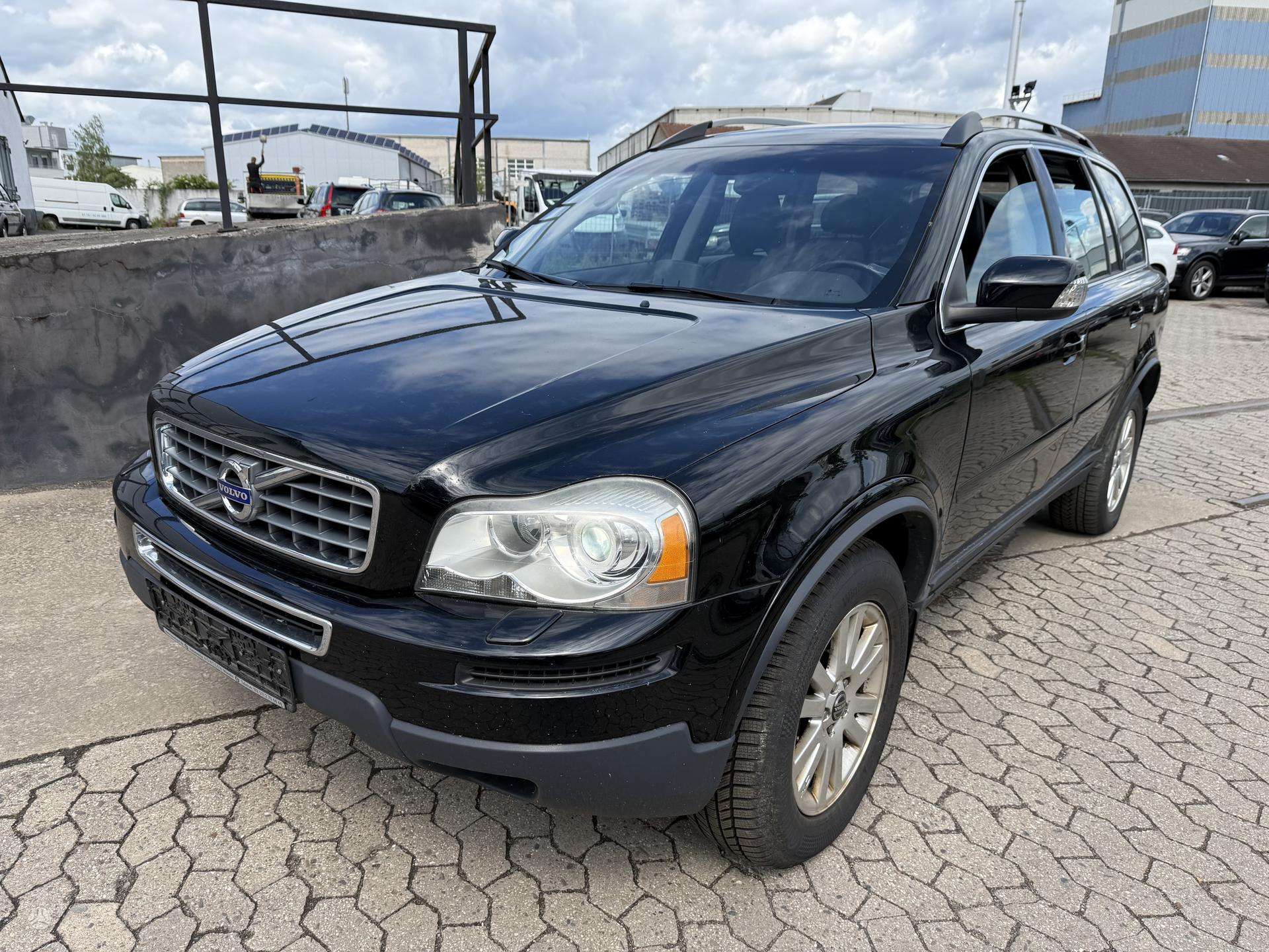 Volvo XC90.