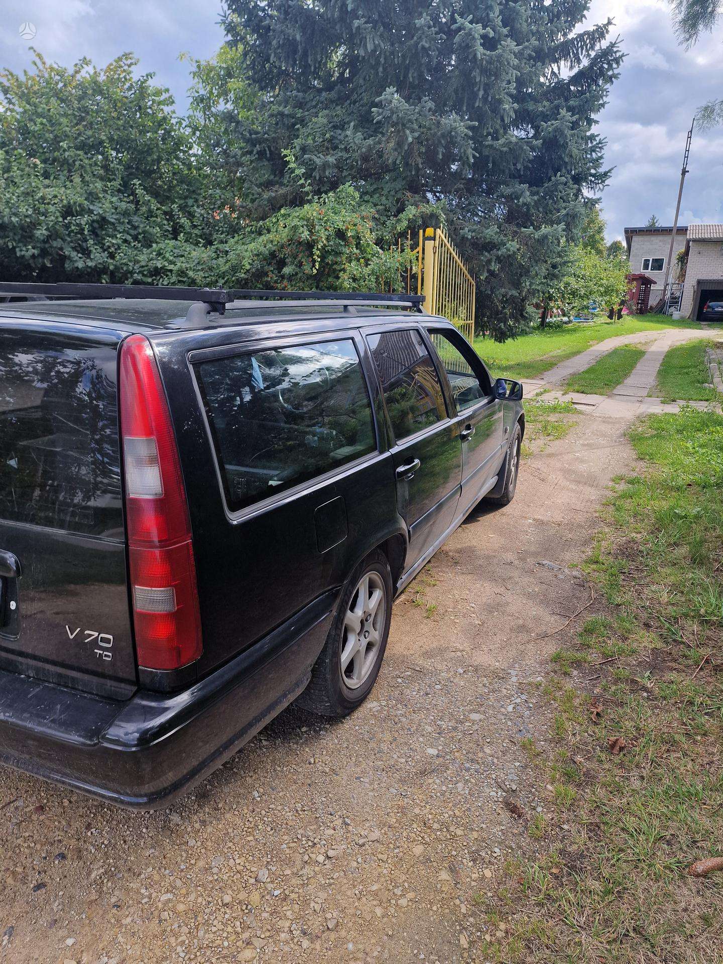 Volvo V70.