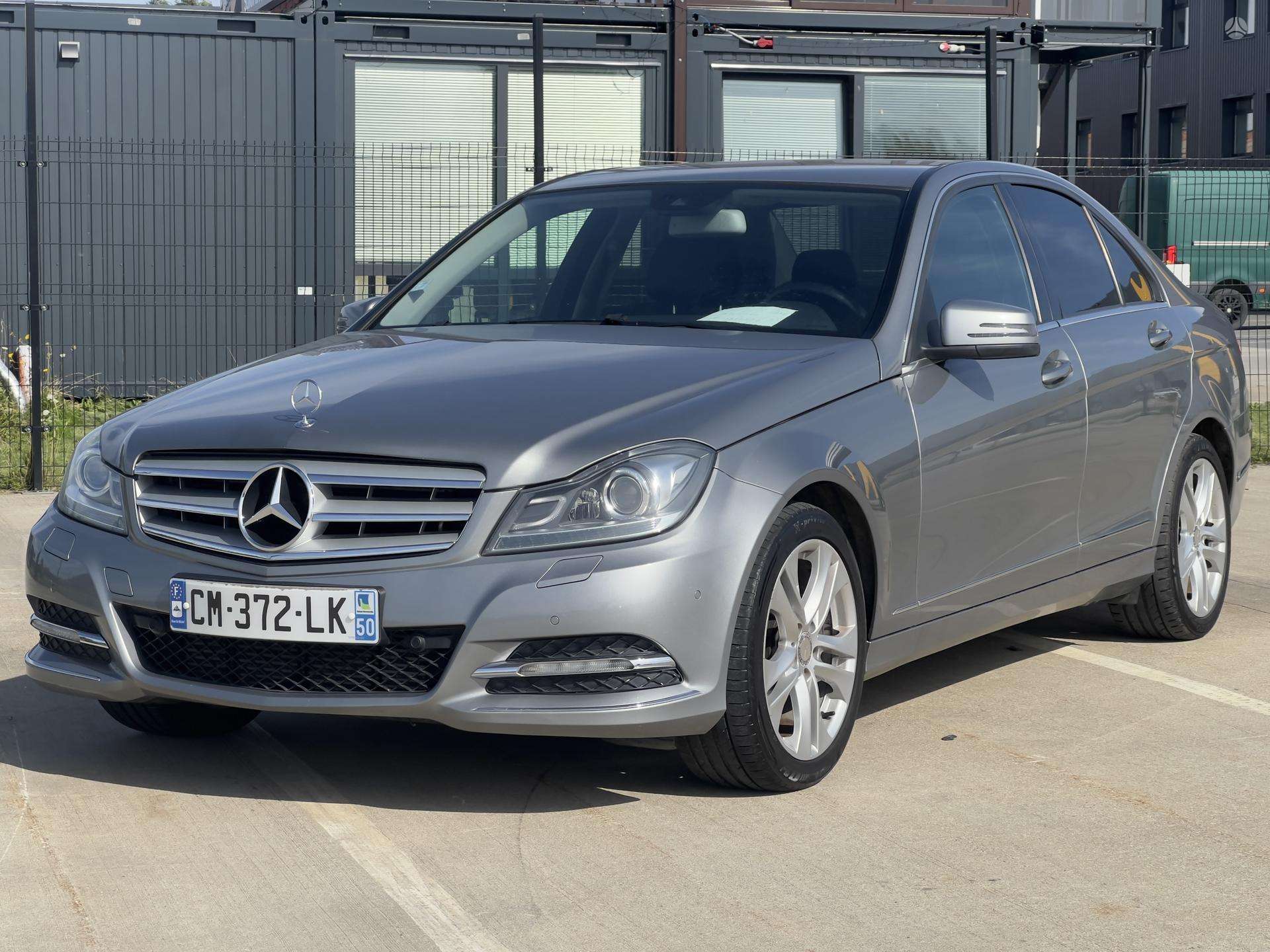 Mercedes-Benz C200.