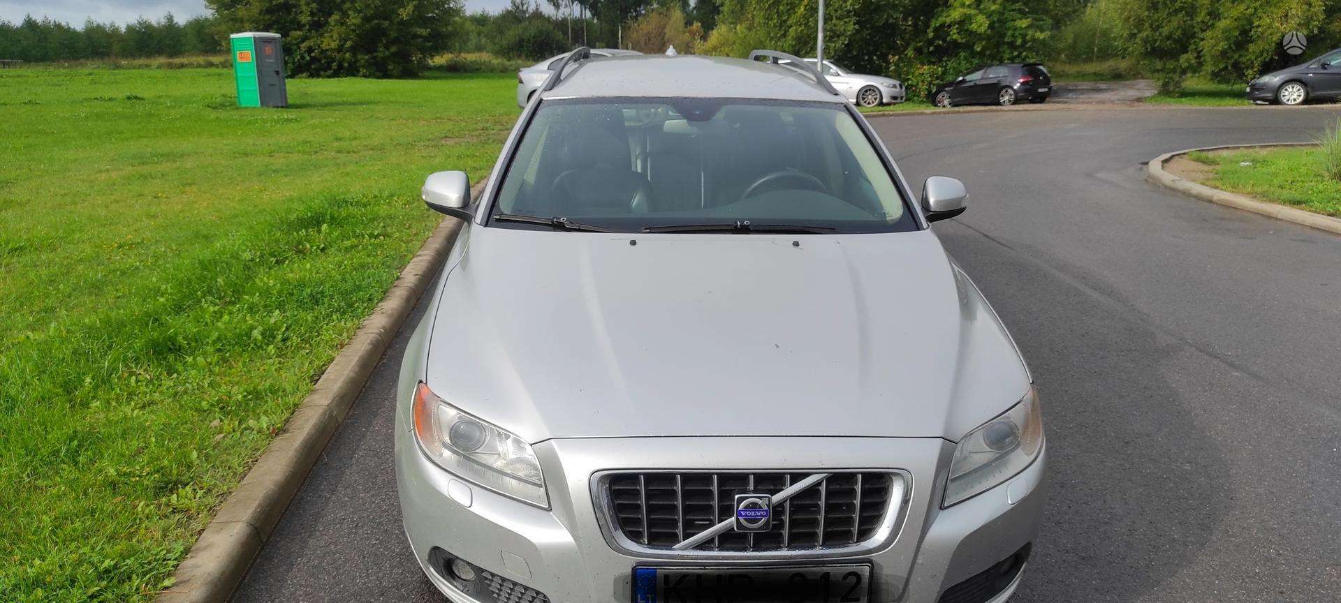 Volvo V70.