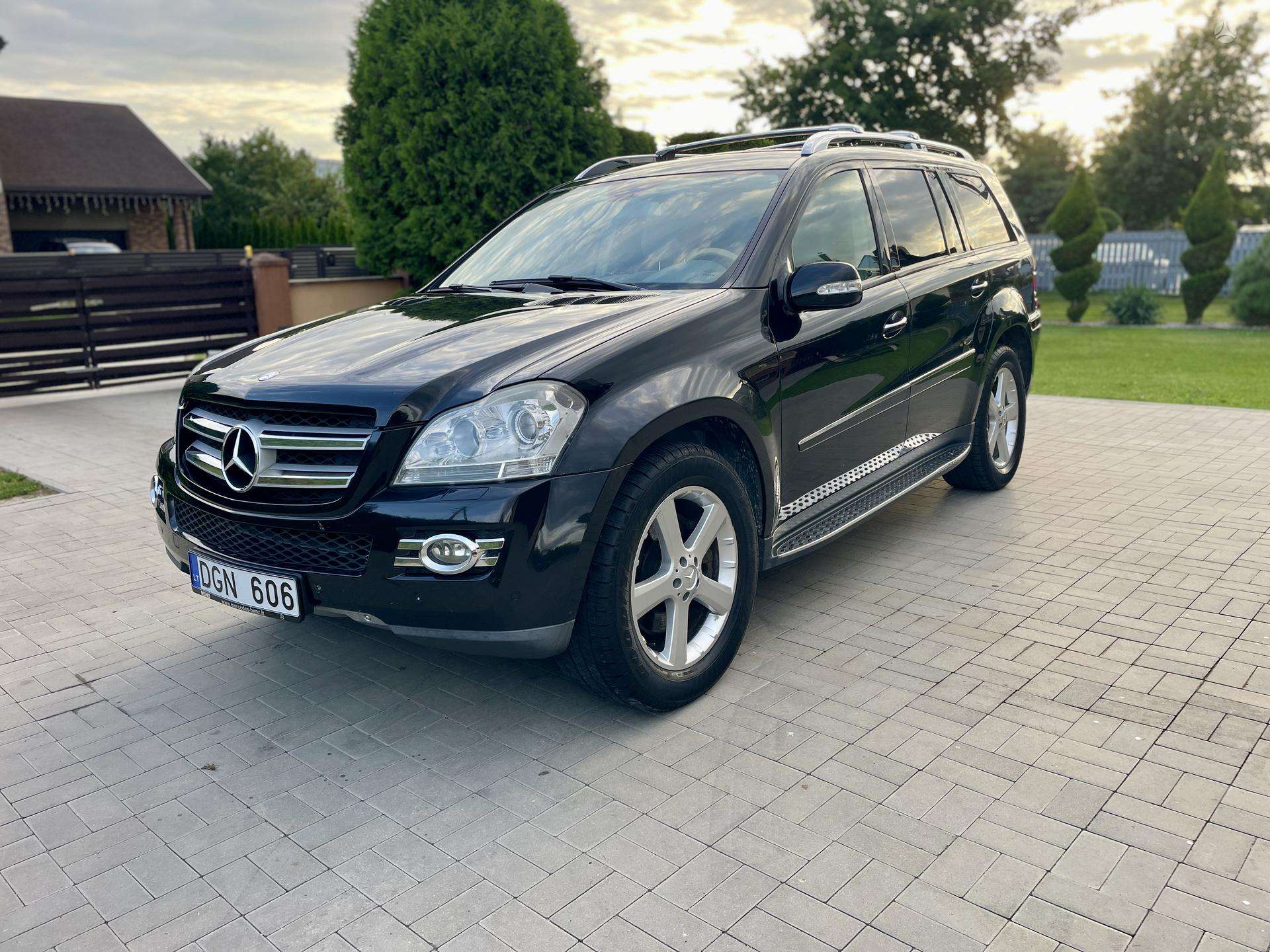 Mercedes-Benz GL420.