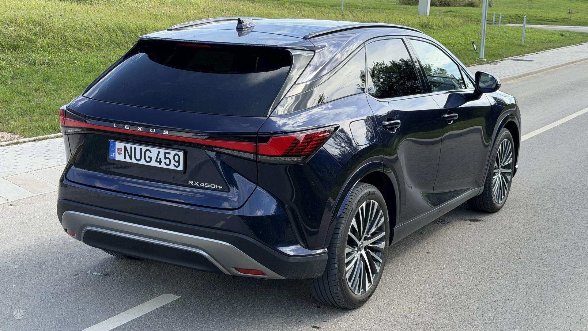 Lexus RX 450h+.