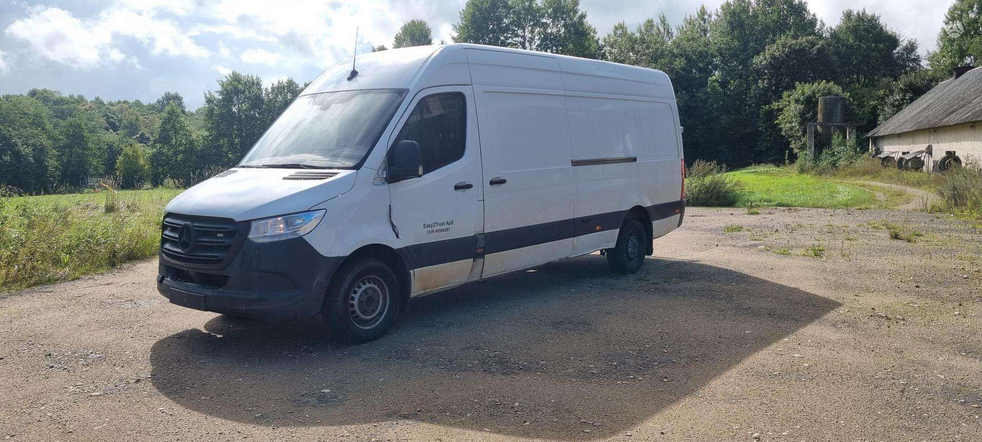 Mercedes-Benz Sprinter.