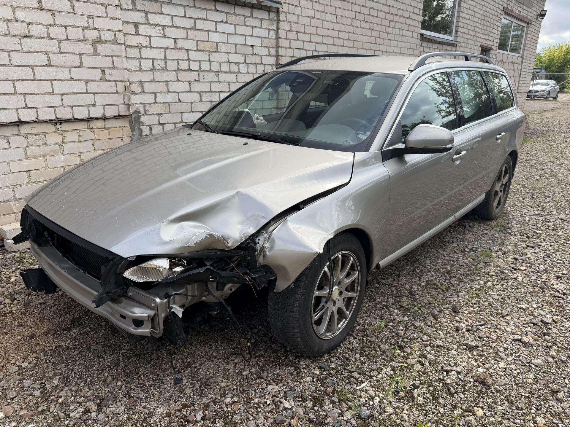 Volvo V70.