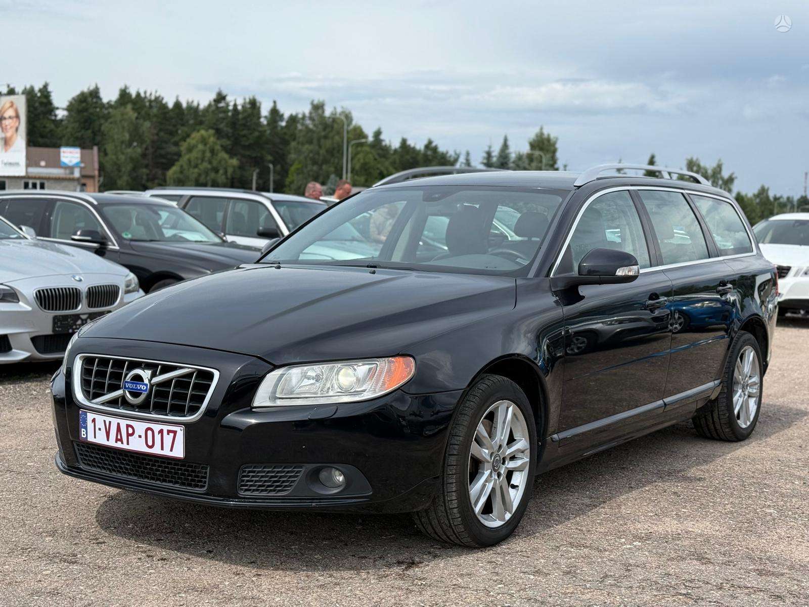 Volvo V70.