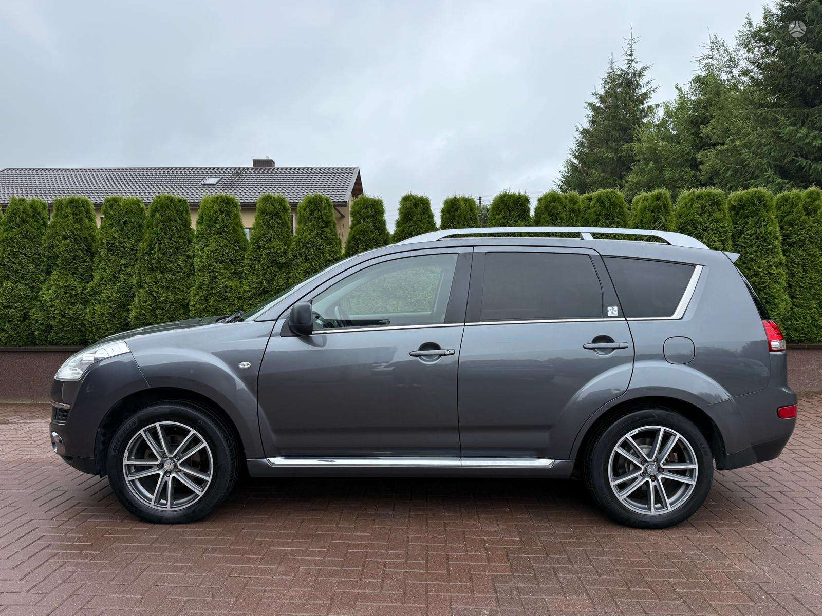 Citroen C-Crosser.