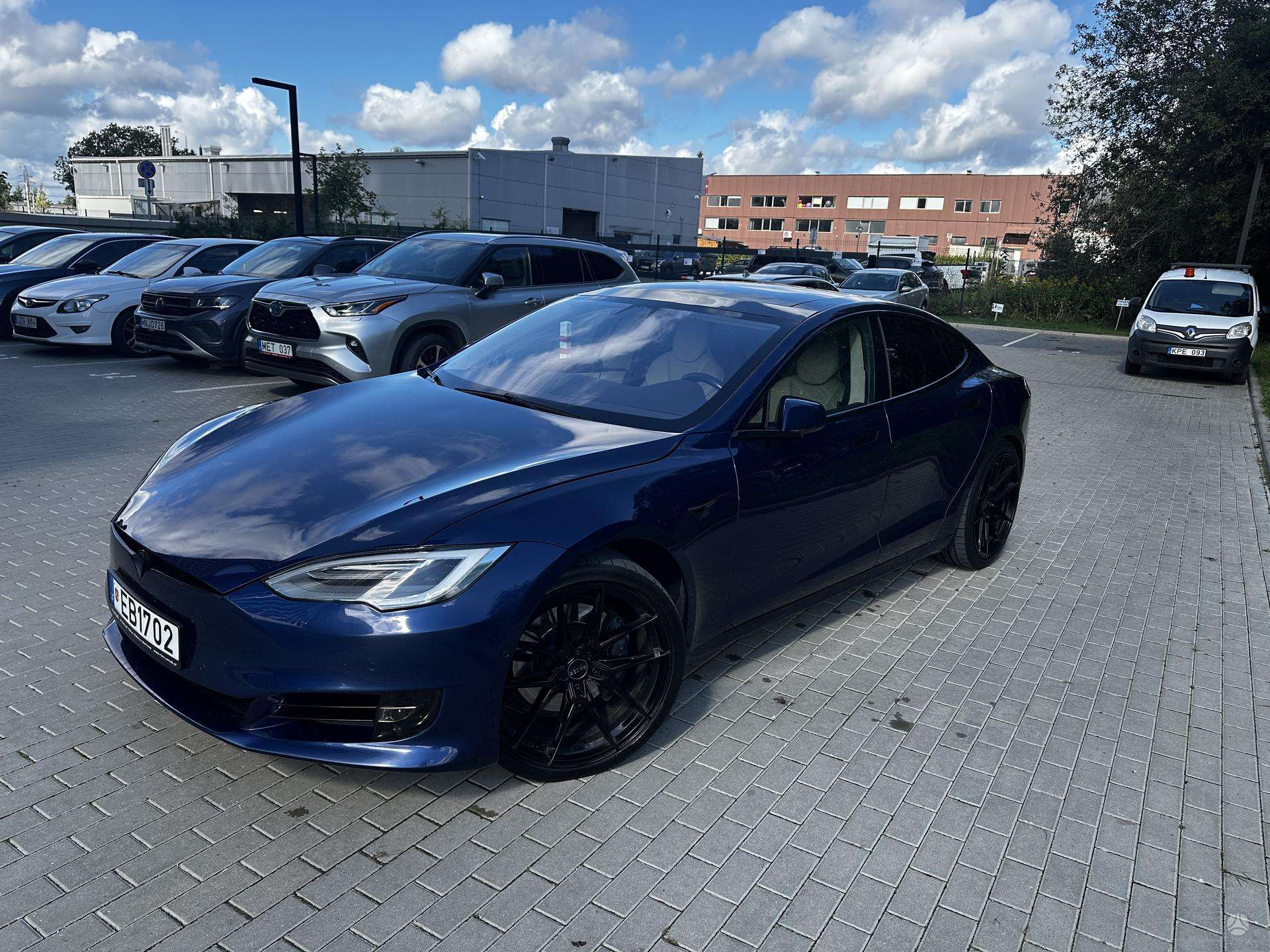 Tesla Model S, 75 кВт·ч