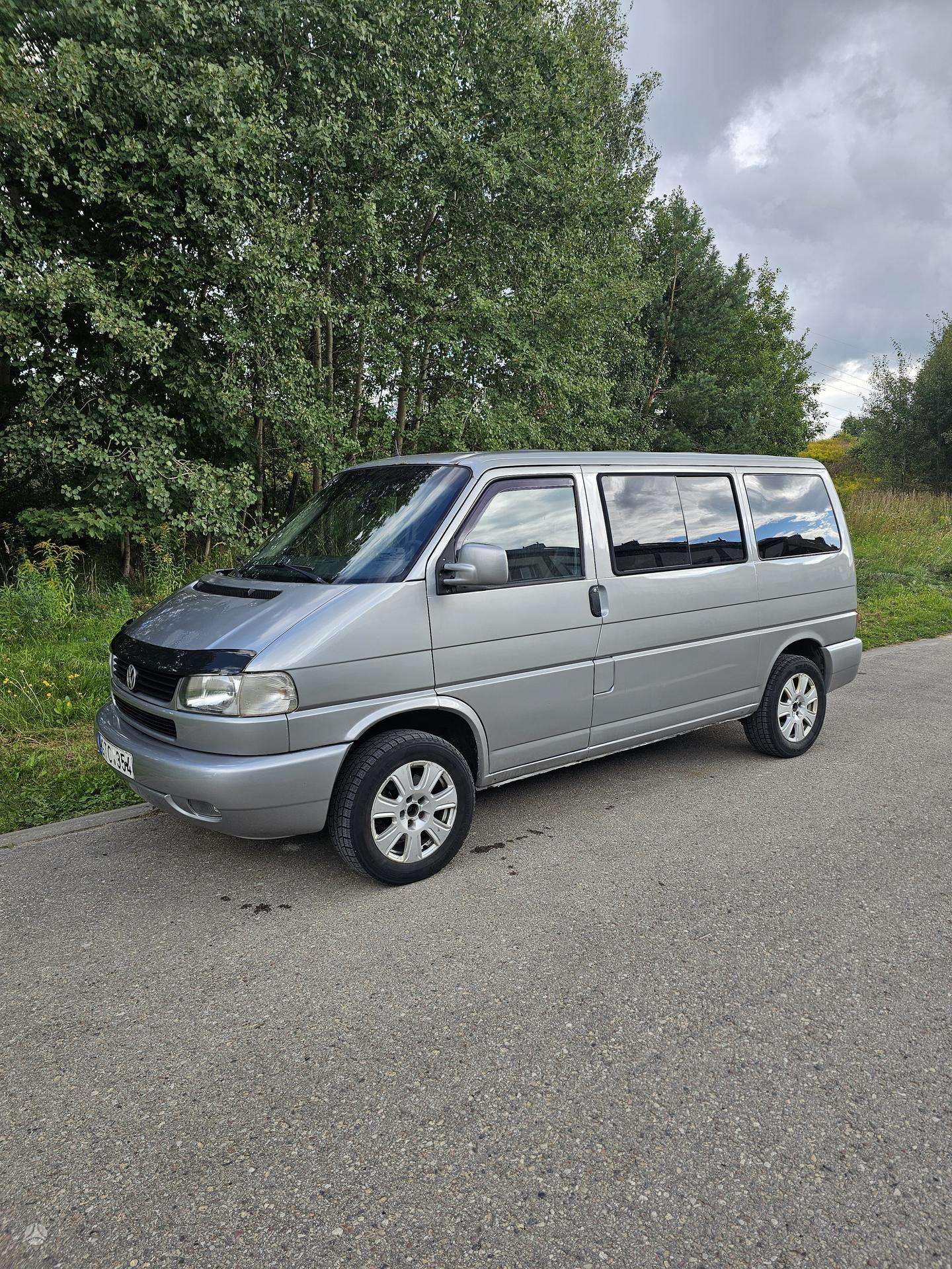 Volkswagen Caravelle.