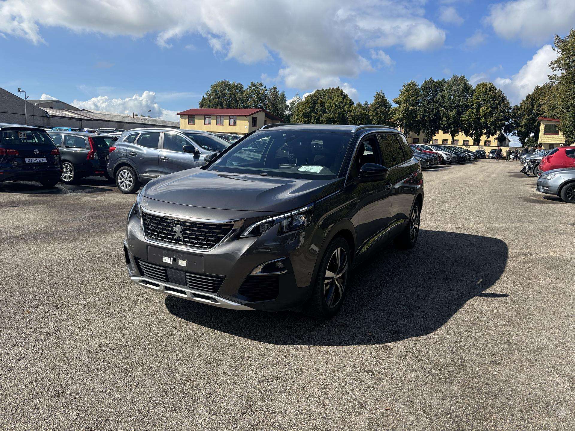 Peugeot 5008.