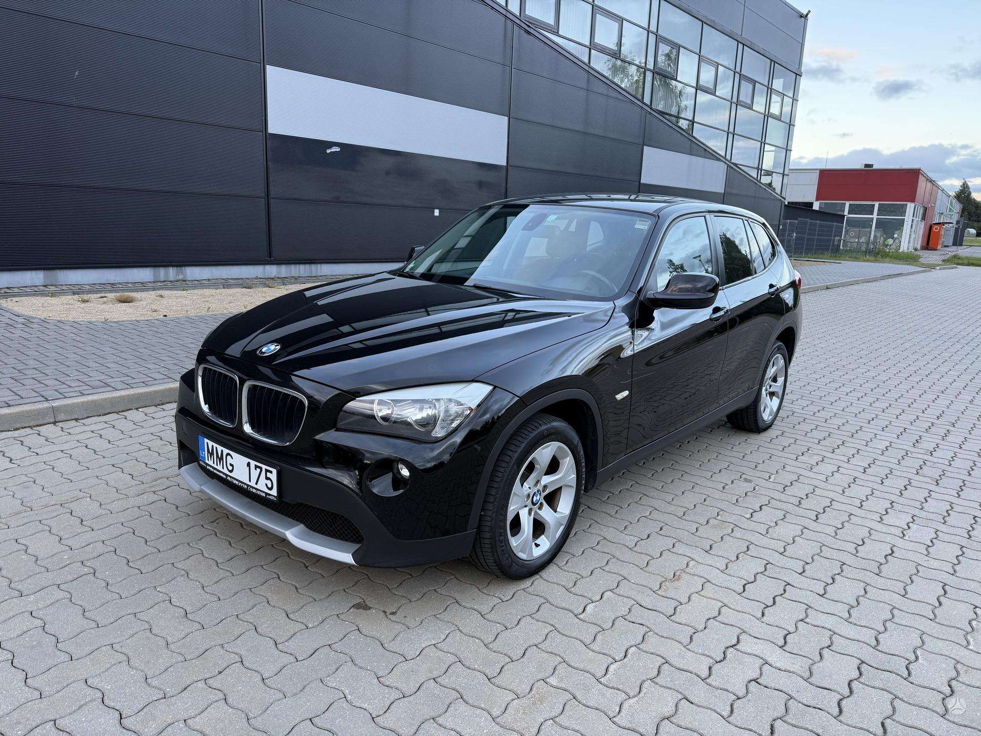 BMW X1.