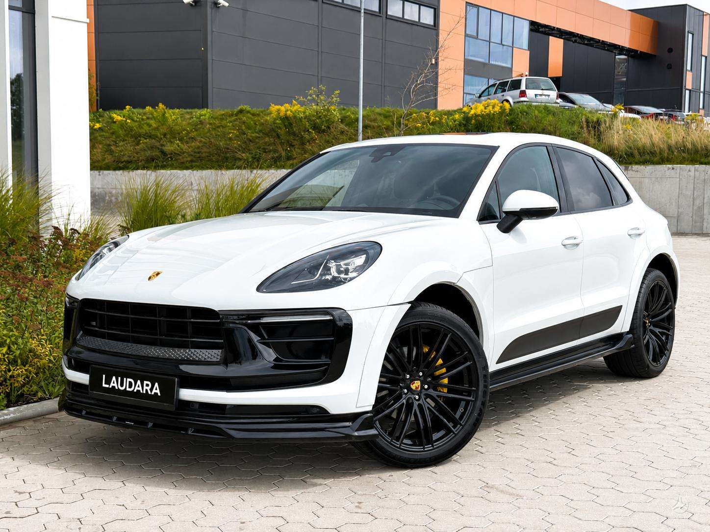 Porsche Macan.
