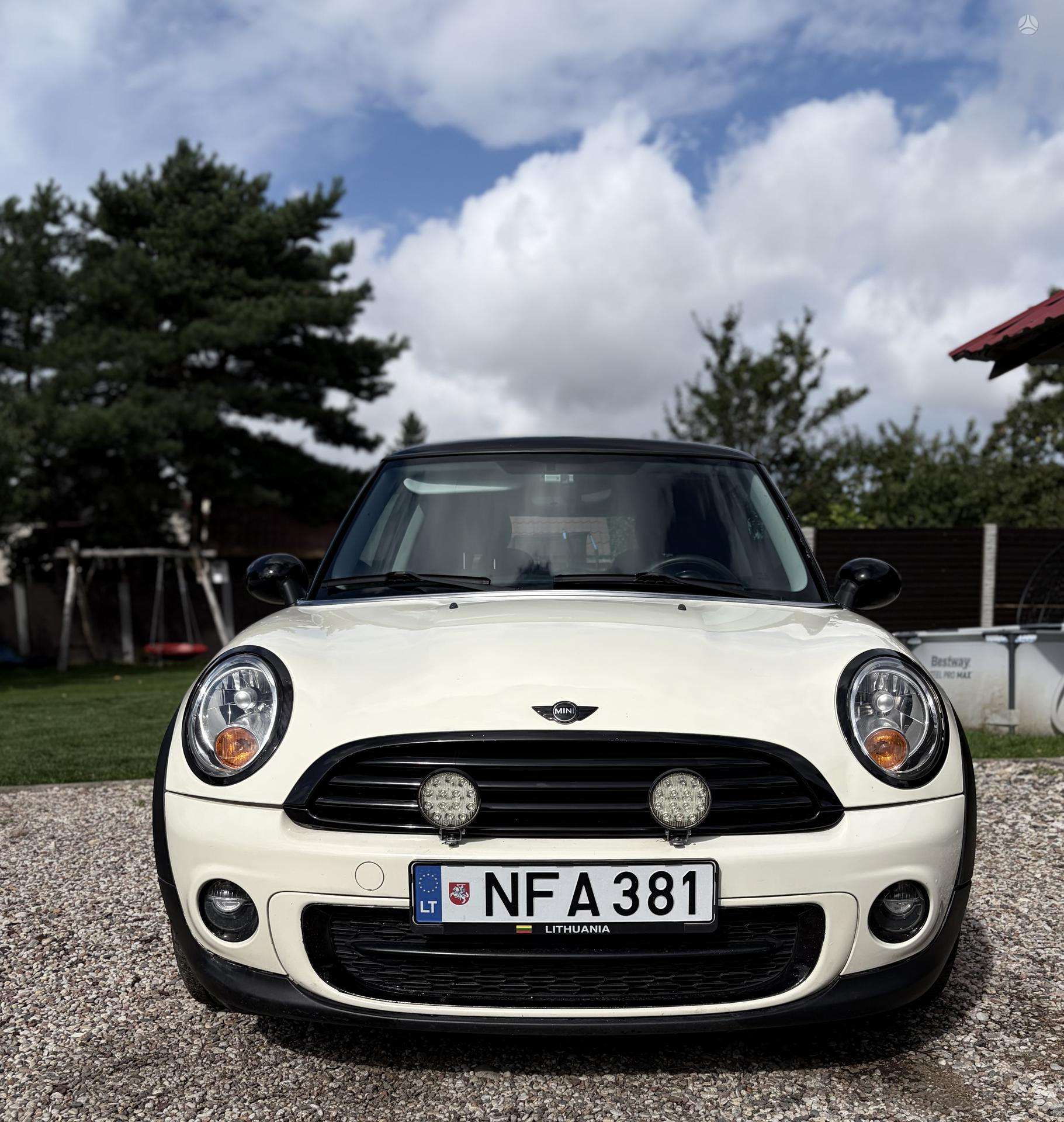 Mini Cooper.