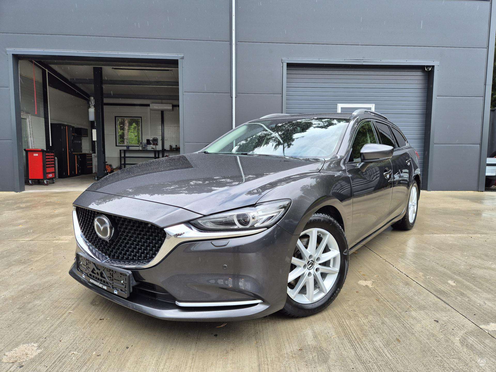 Mazda 6.