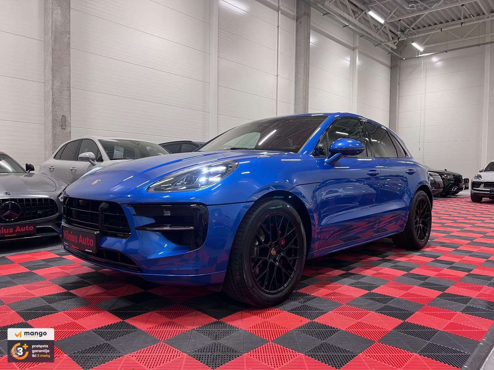 Porsche Macan.