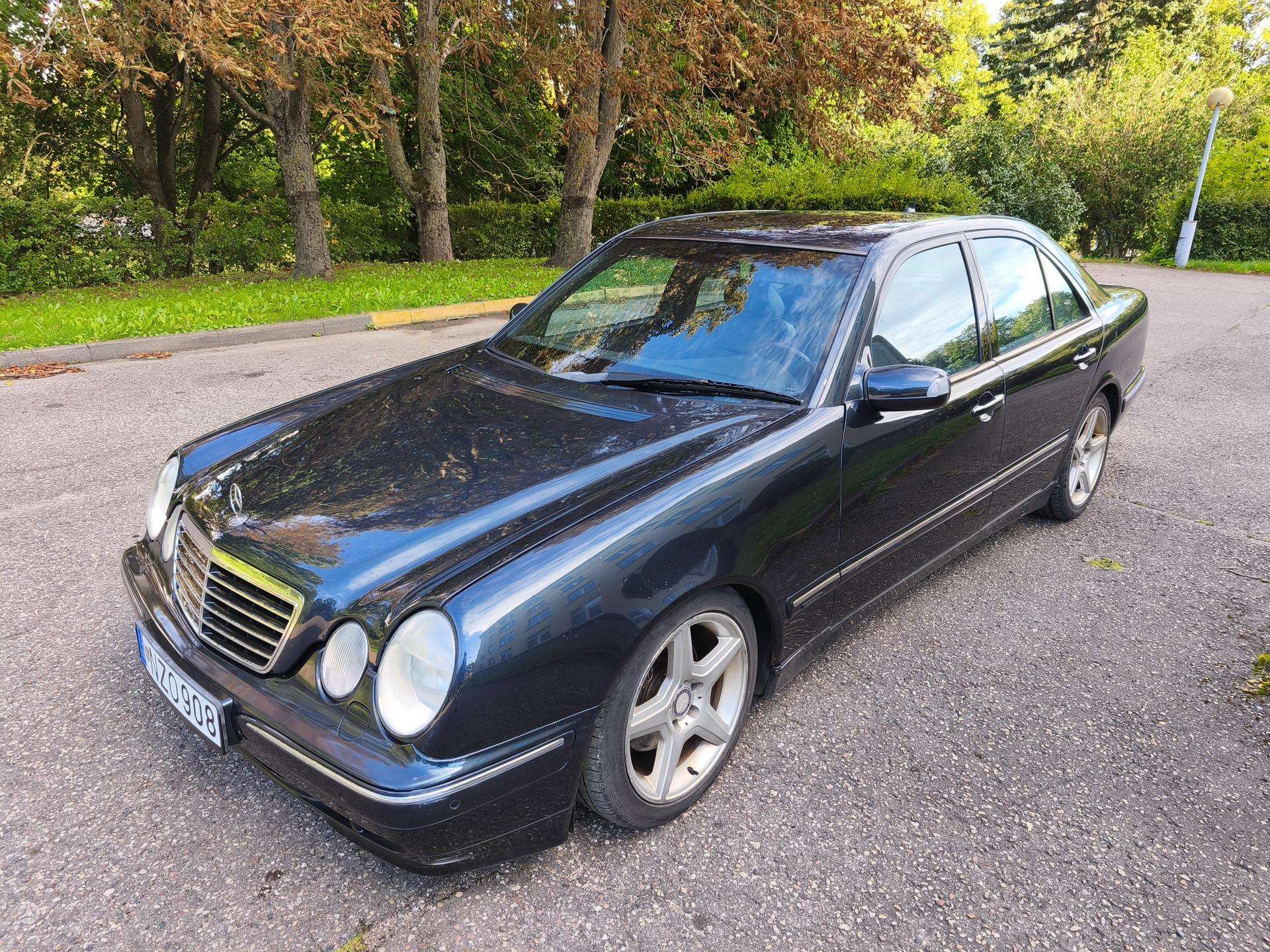 Mercedes-Benz E320