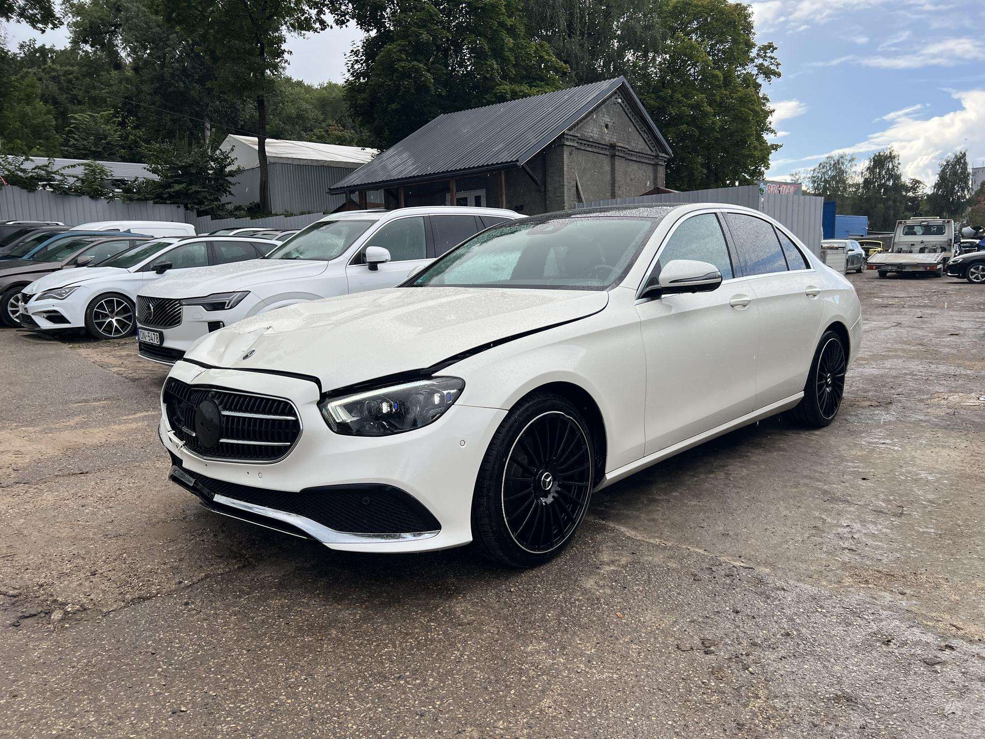 Mercedes-Benz E200