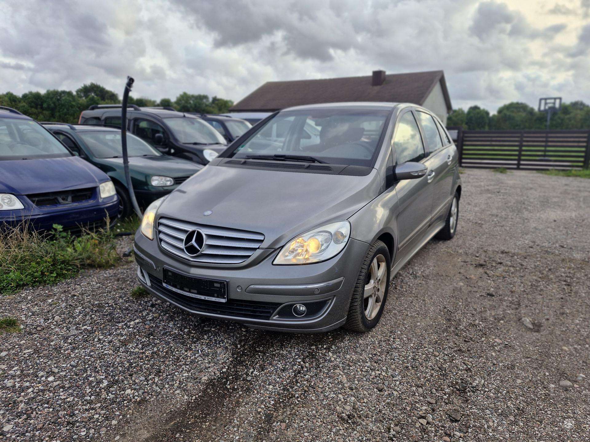 Mercedes-Benz B180