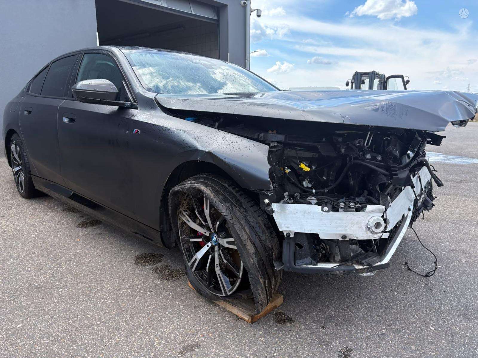 BMW i5