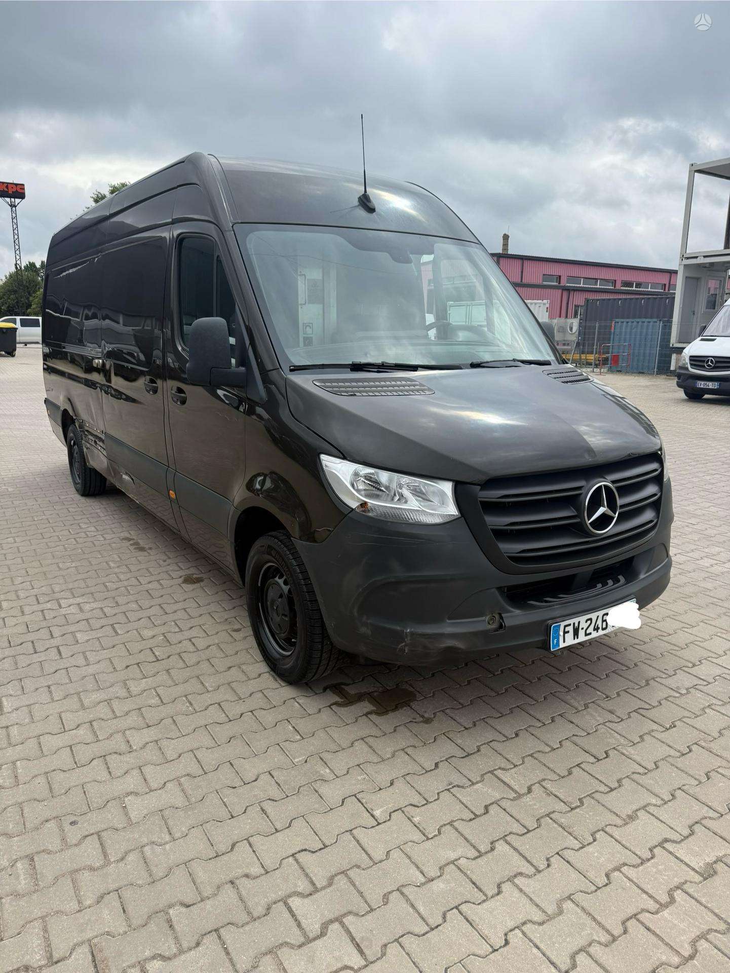 Mercedes-Benz Sprinter.