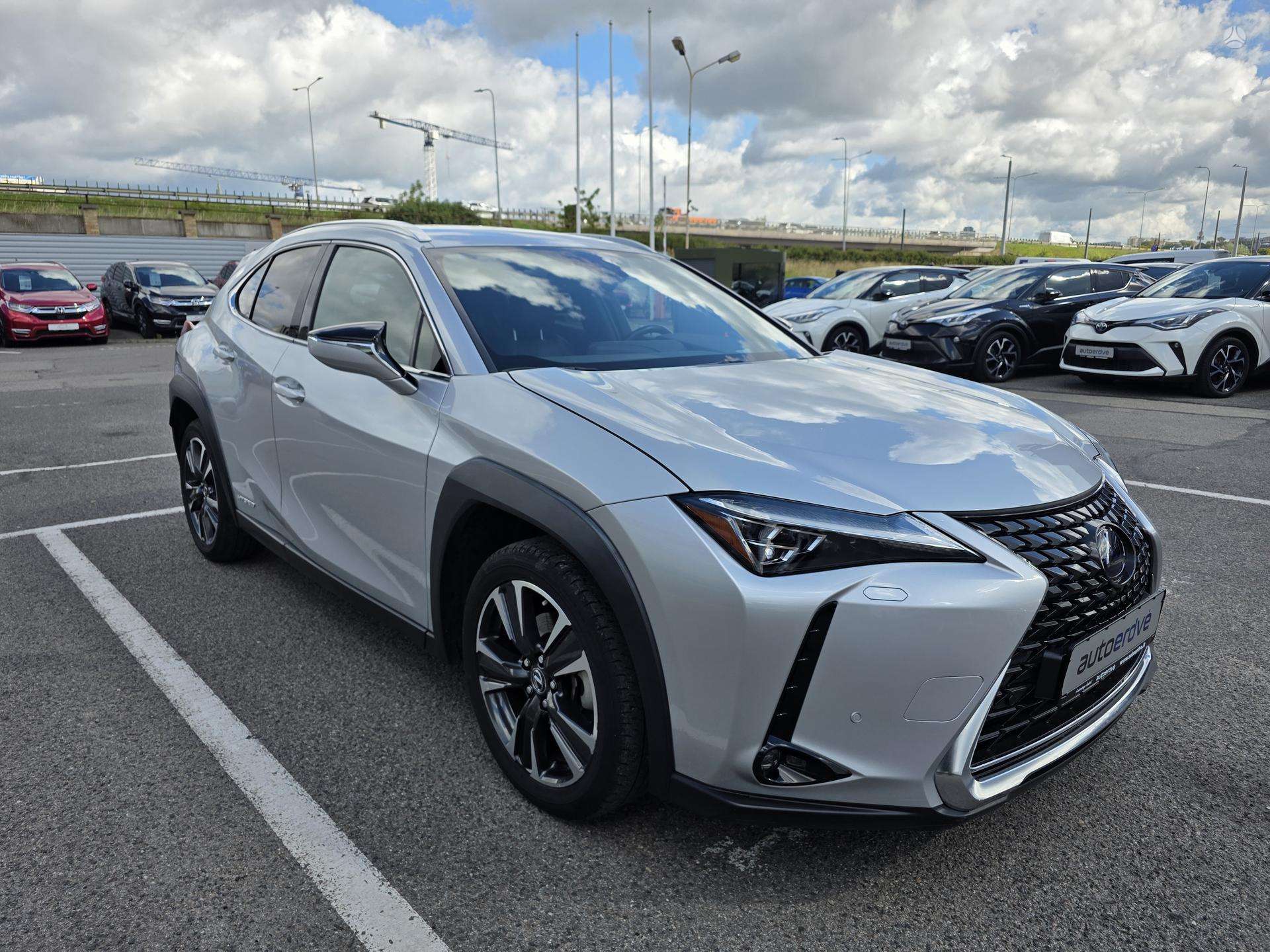 Lexus UX 250h