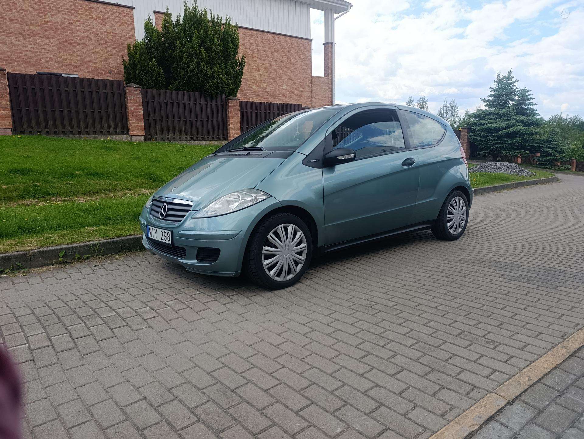 Mercedes-Benz A180