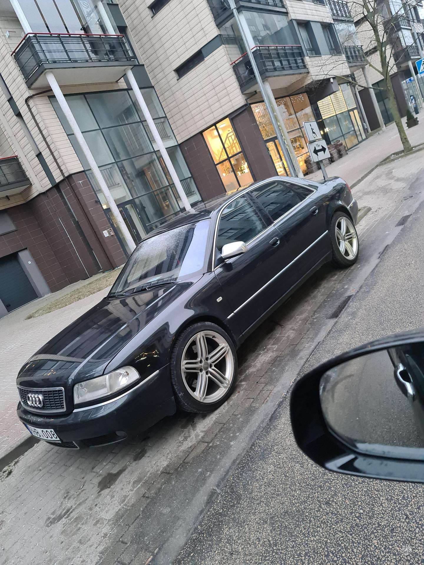 Audi S8