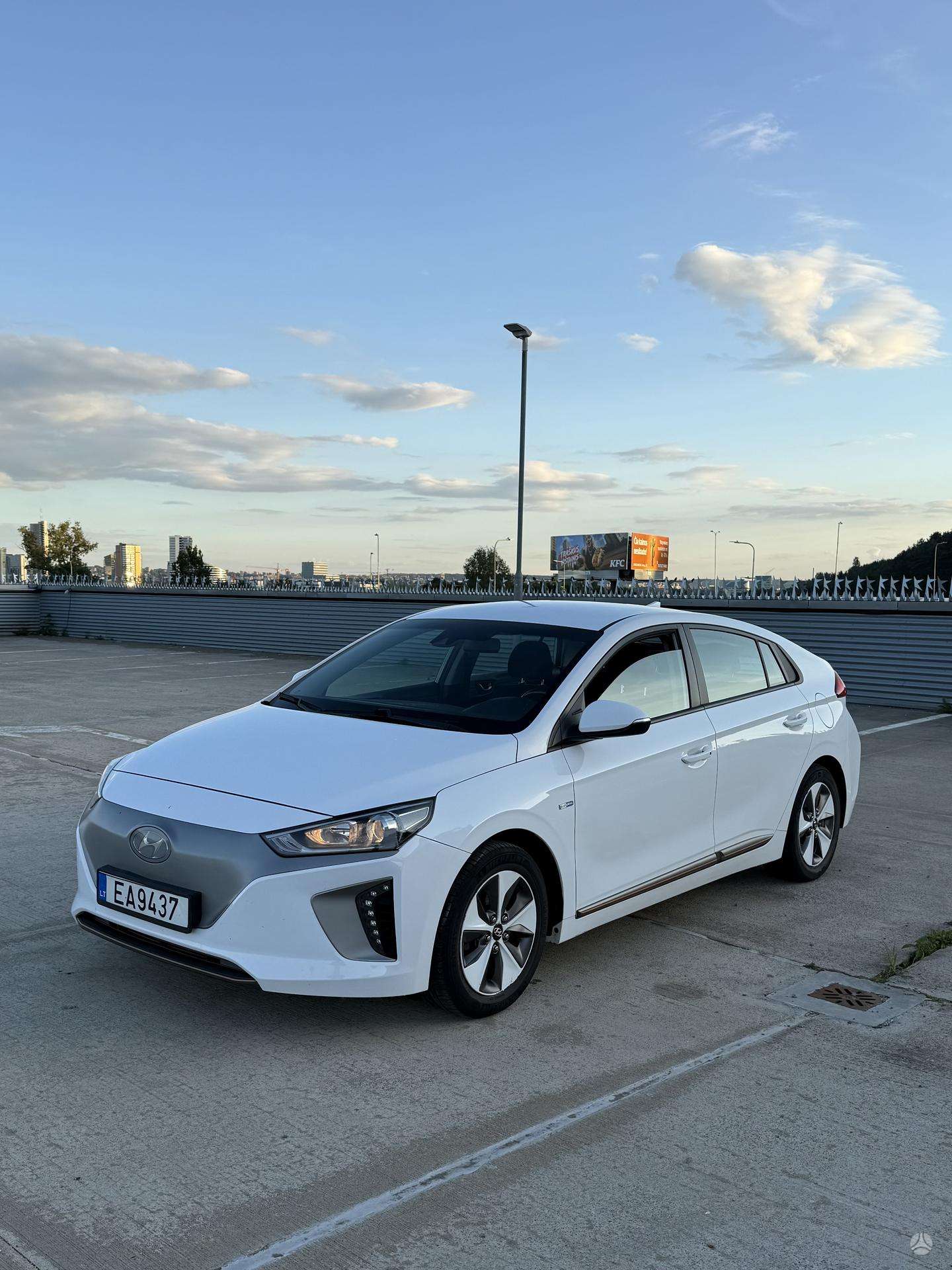 Hyundai IONIQ