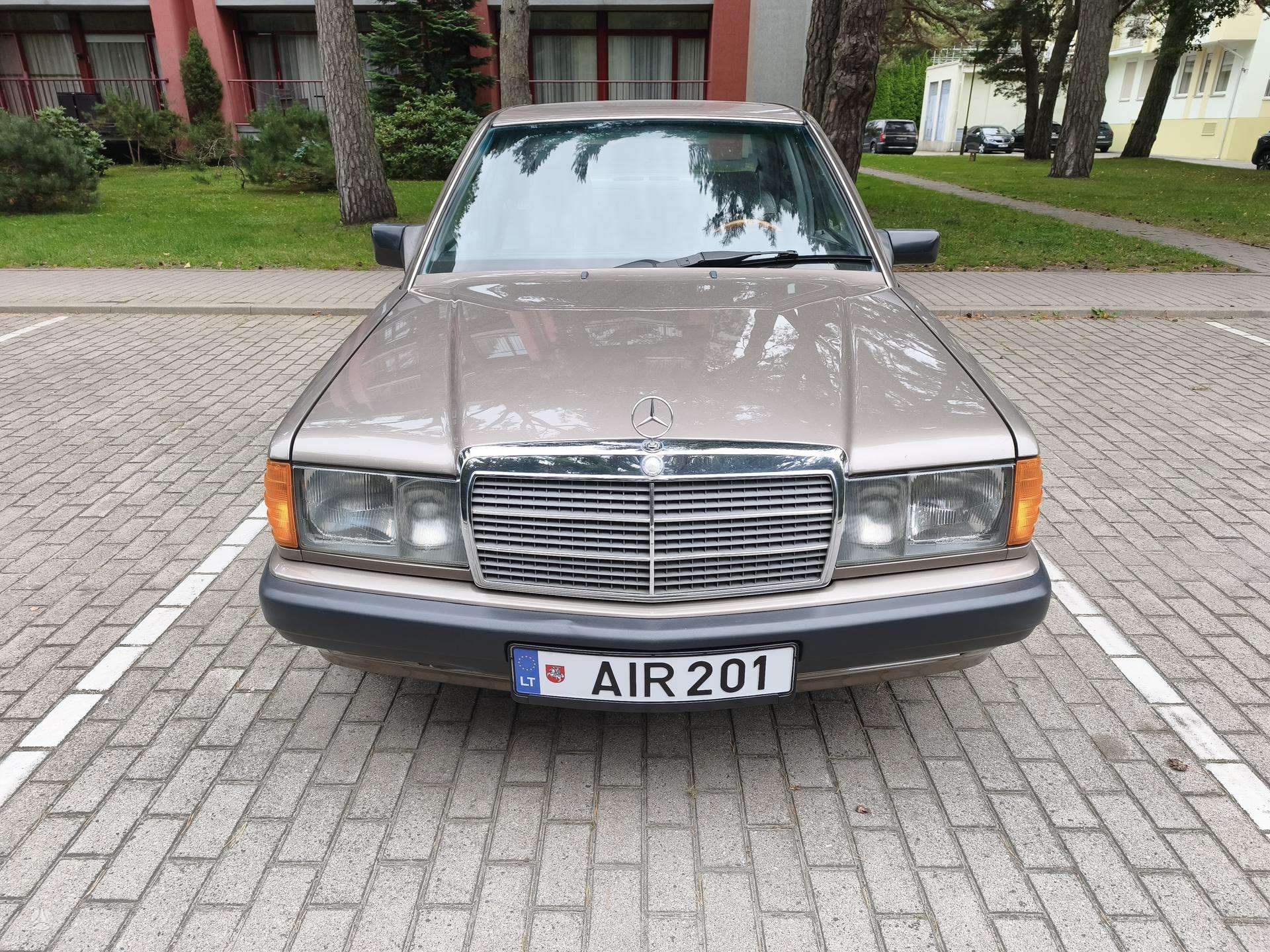 Mercedes-Benz 190