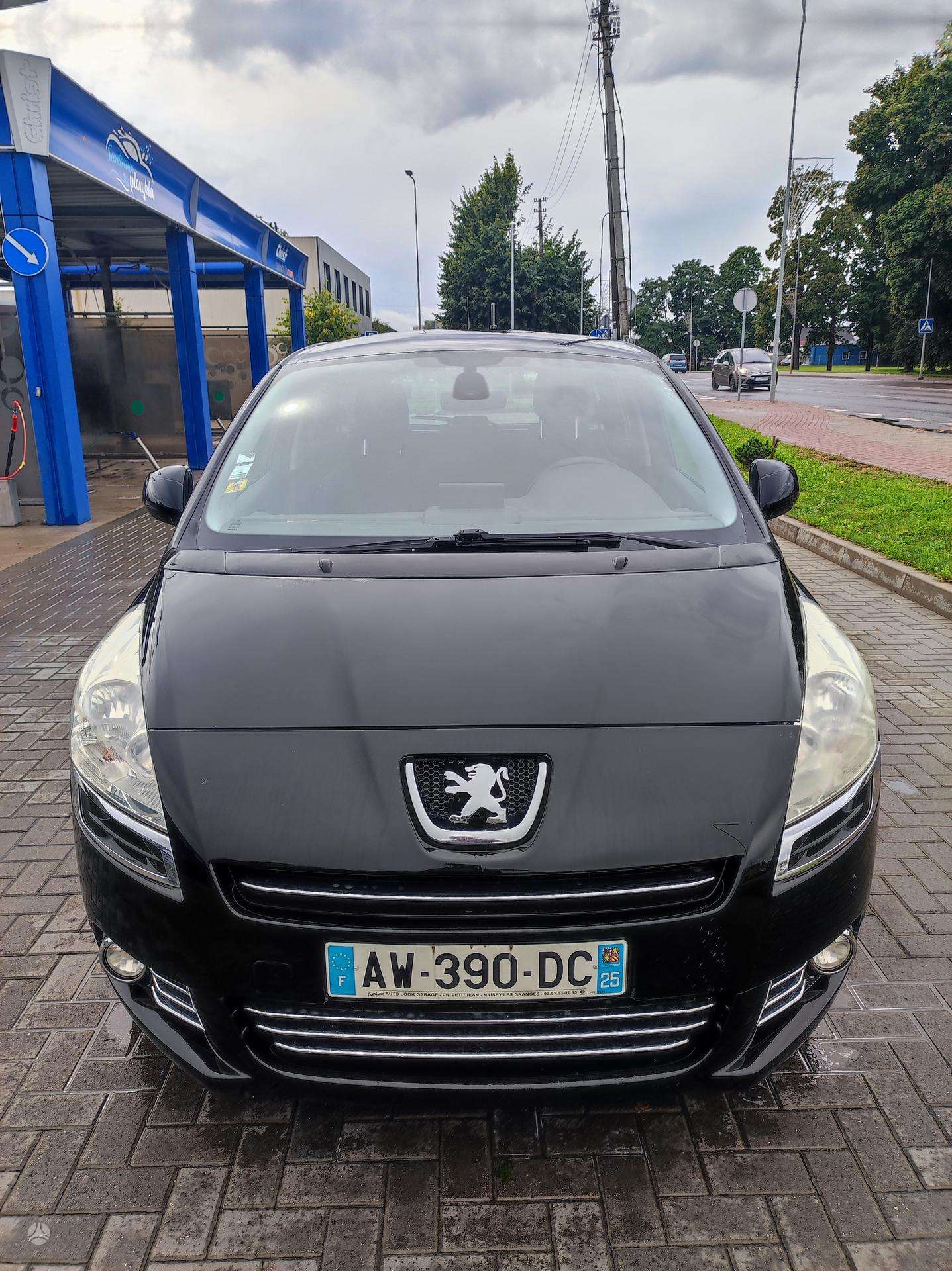 Peugeot 5008.