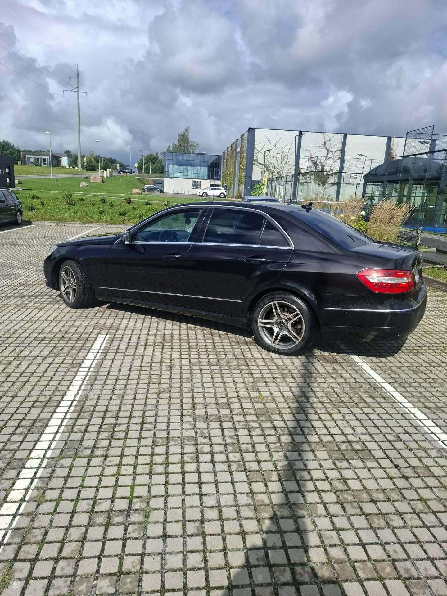 Mercedes-Benz E200